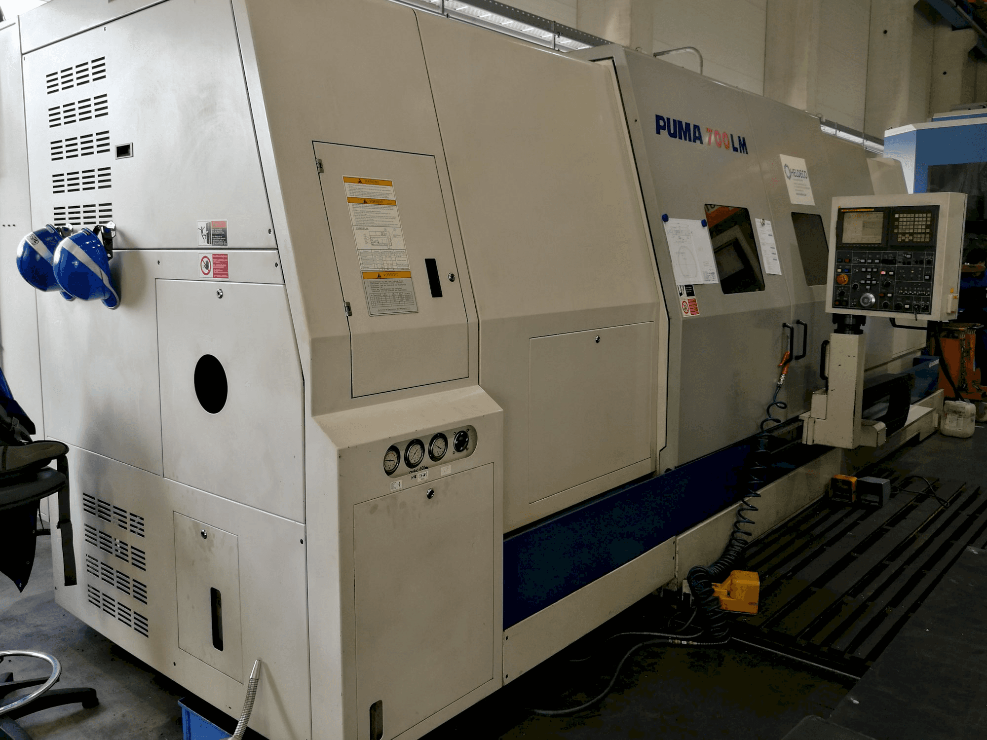 Vista lato sinistro della macchina Doosan Puma 700 LM