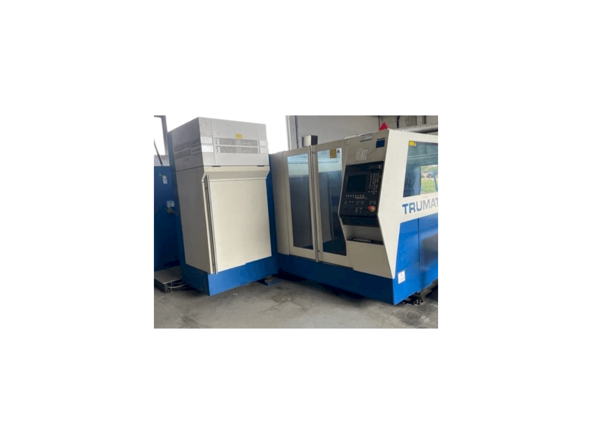 Vista frontale della macchina TRUMPF Trumatic L3050