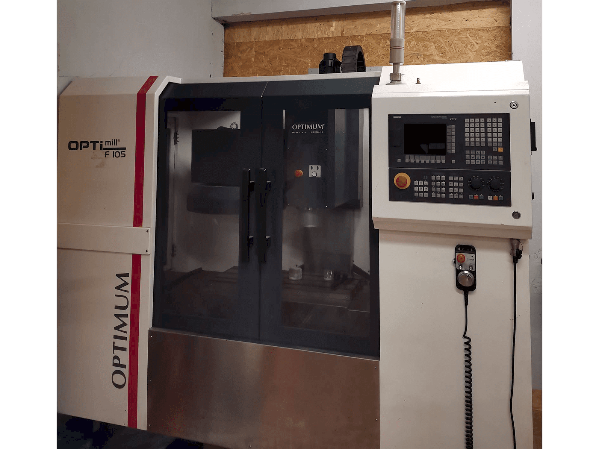 Vista frontale della macchina Optimum F105