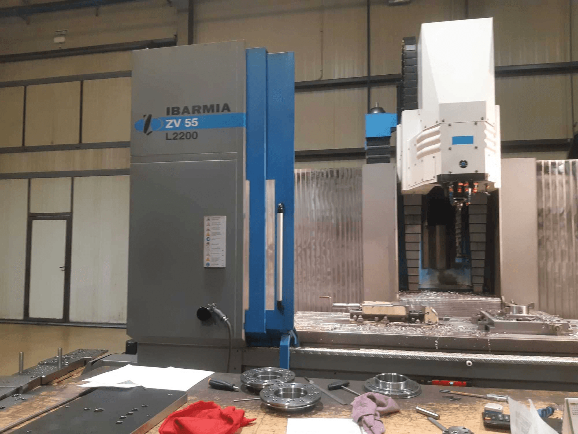 Vista frontale della macchina IBARMIA ZV55 L2200