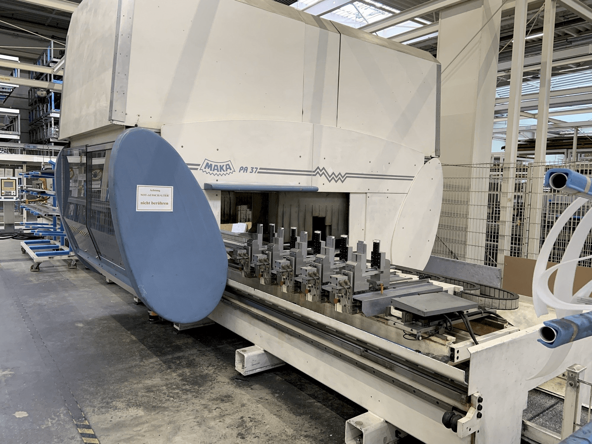 Vista frontale della macchina MAKA PA37