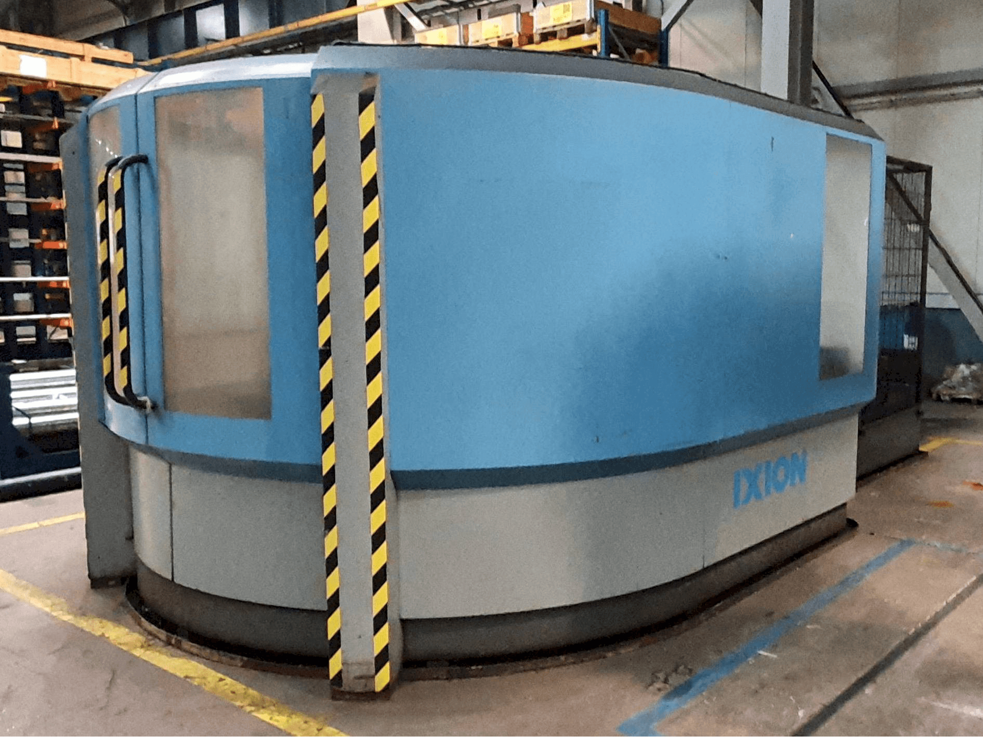 Vista frontale della macchina IXION TL1004