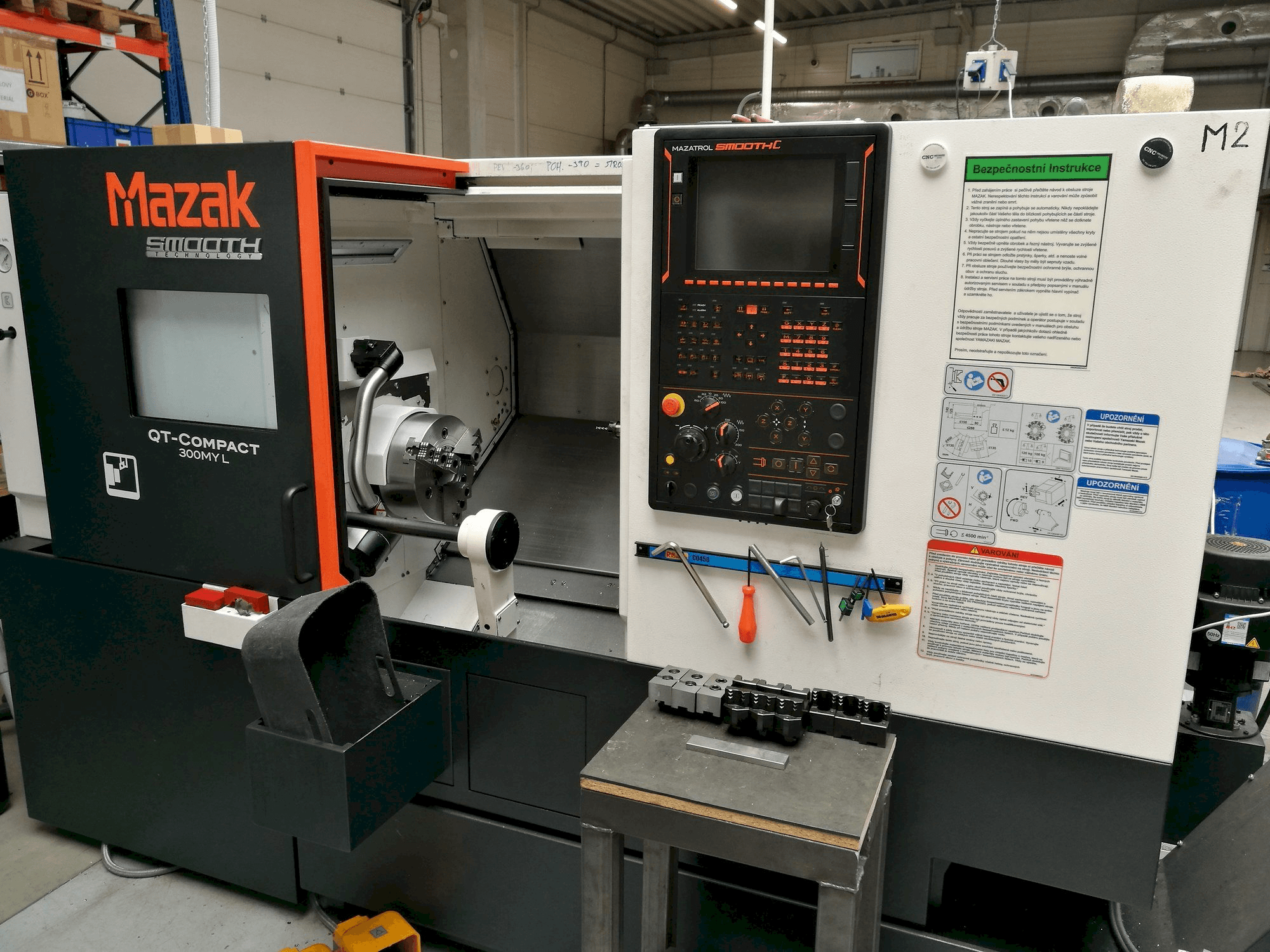 Vista frontale della macchina Mazak Quick Turn Compact 300MY L