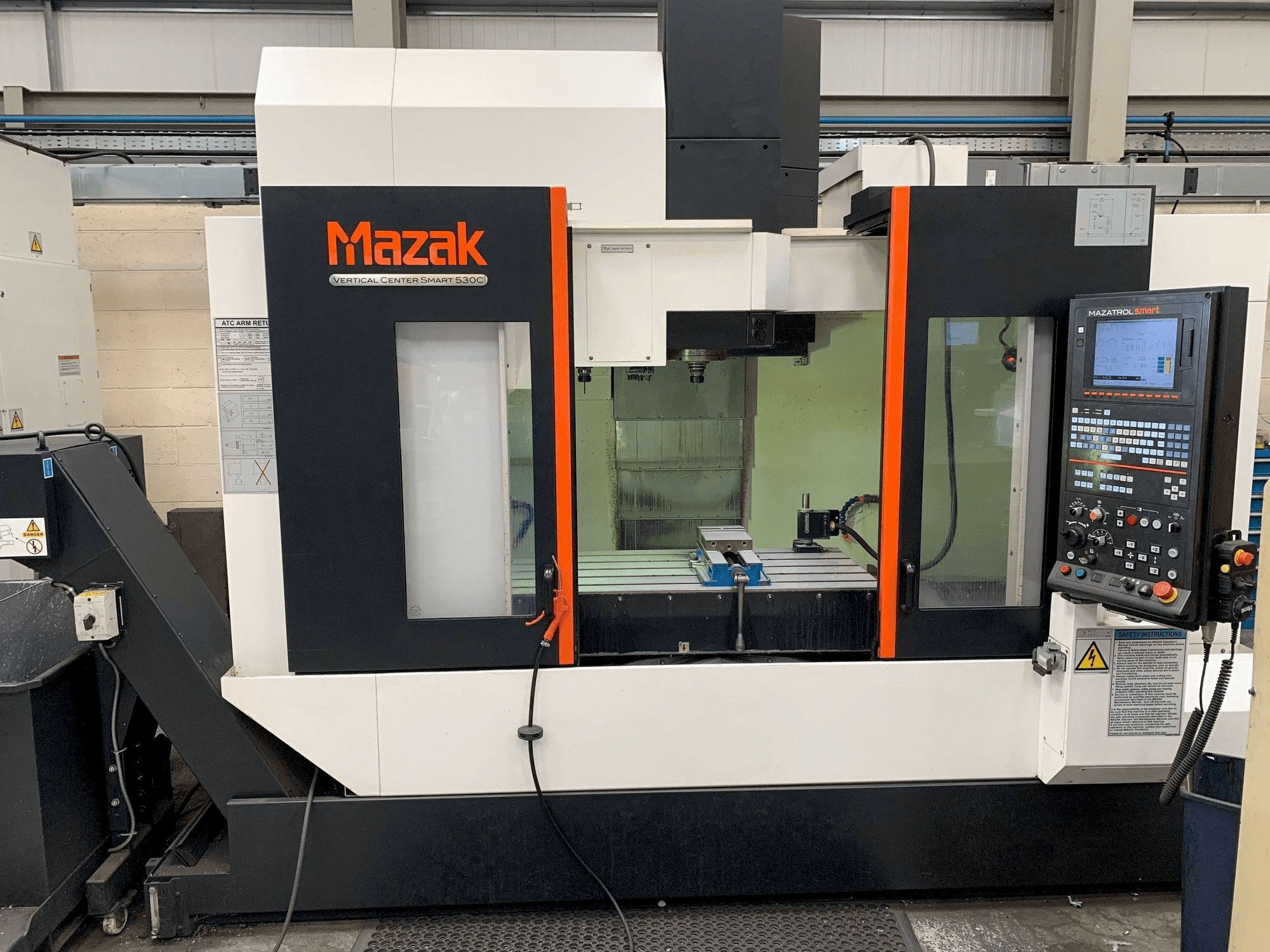 Vista frontale della macchina Mazak Smart 530C
