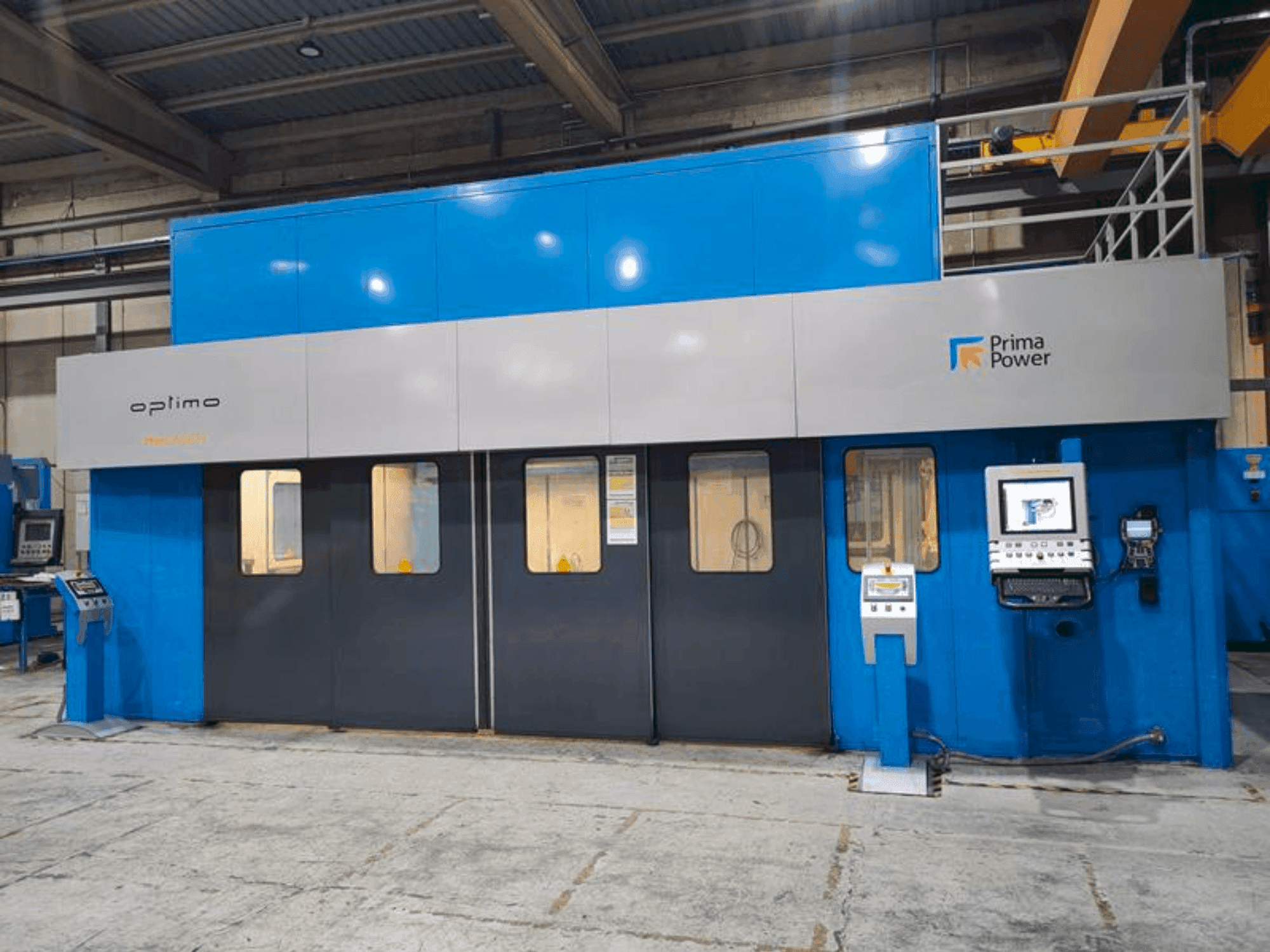 Vista frontale della macchina Prima Power Optimo TheLASER