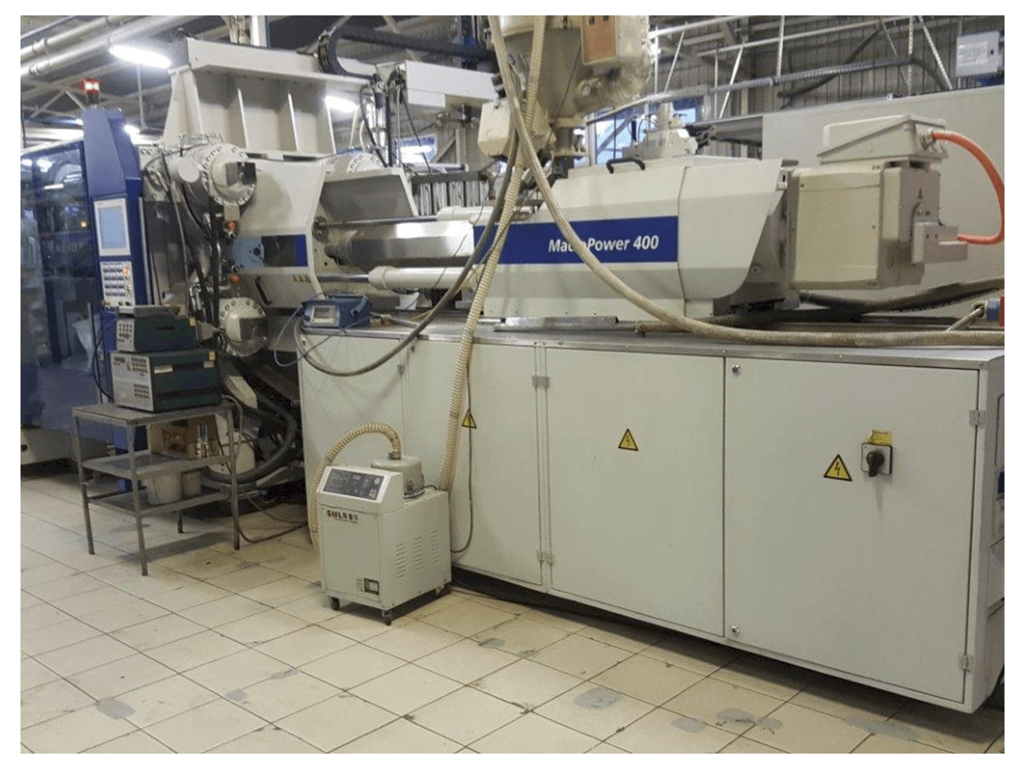 Vista frontale della macchina Battenfeld Macro Power 400/3400