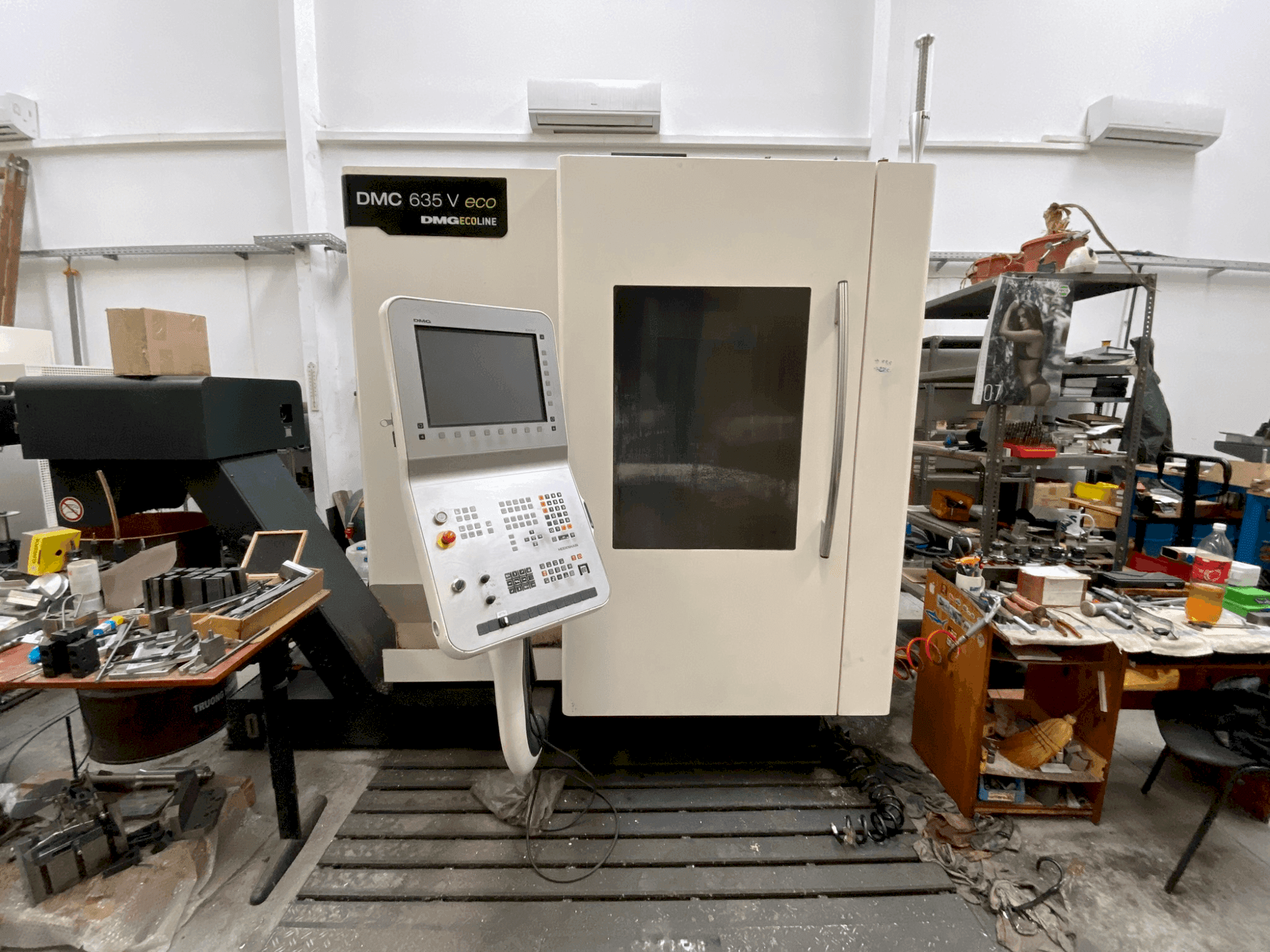 Vista frontale della macchina DMG MORI DMC 635 V eco