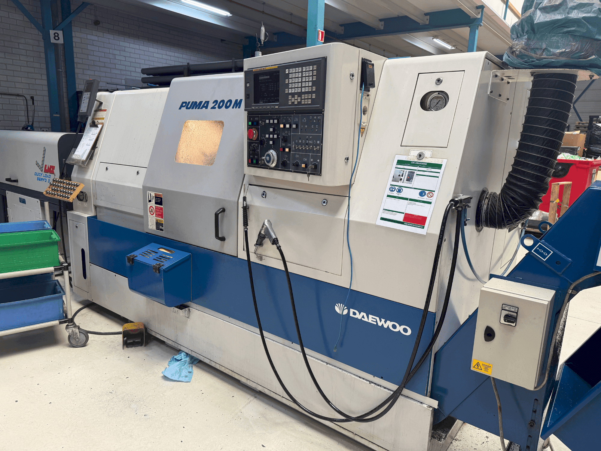 Vista frontale della macchina DAEWOO Puma 200 LMC