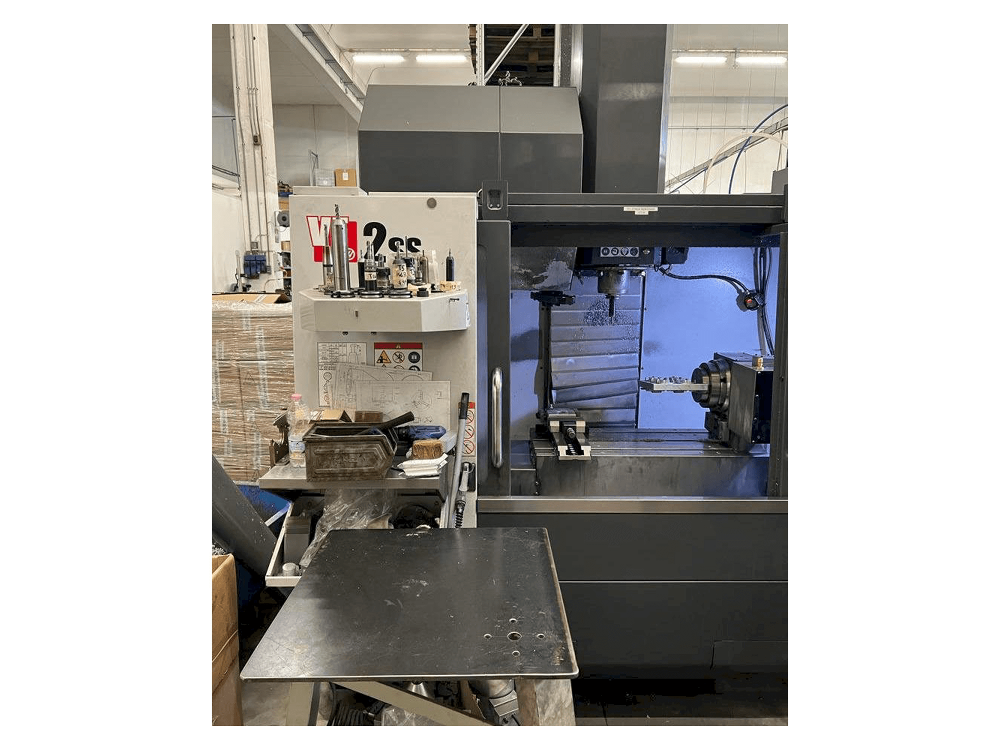 Vista frontale della macchina HAAS VF-2SS