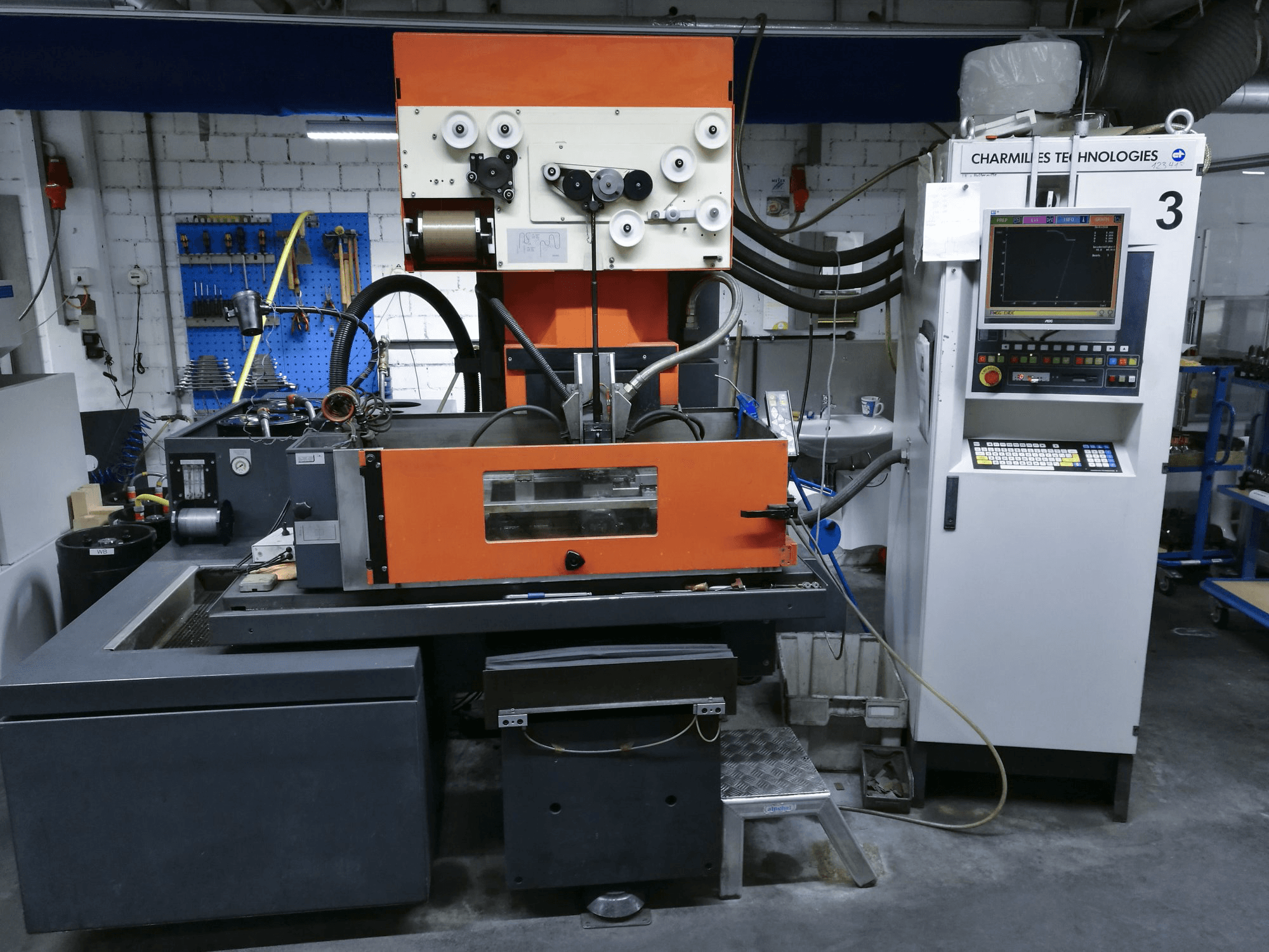Vista frontale della macchina CHARMILLES ROBOFIL 2020-1