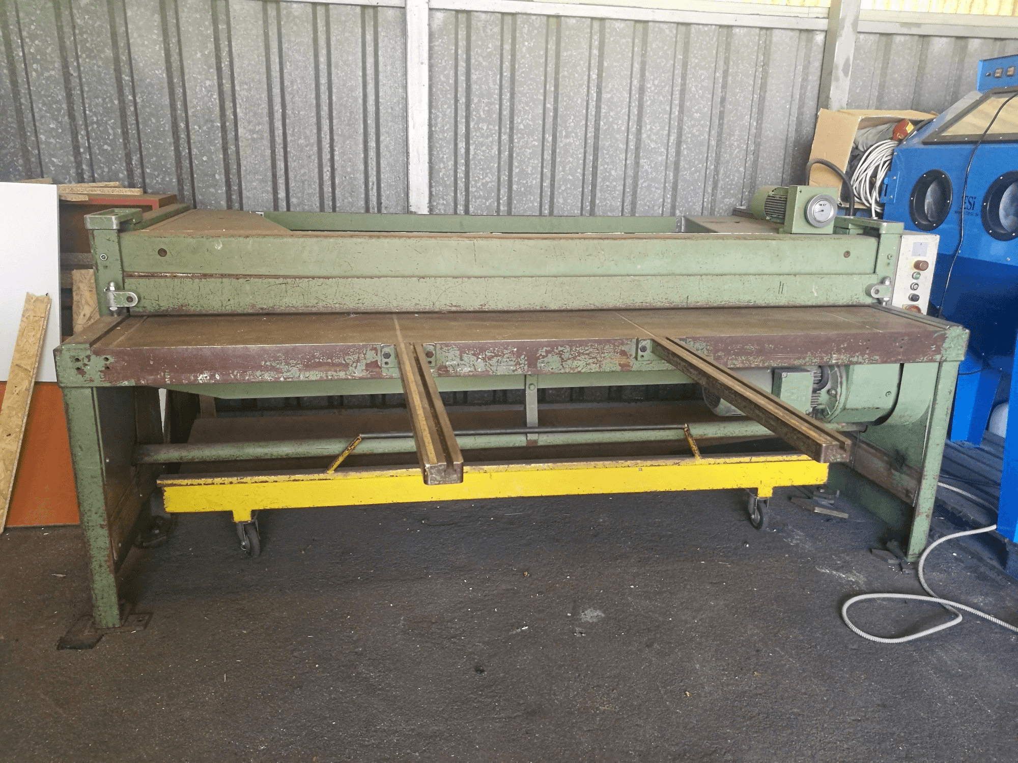 Vista frontale della macchina Schechtl SMT 250-MA