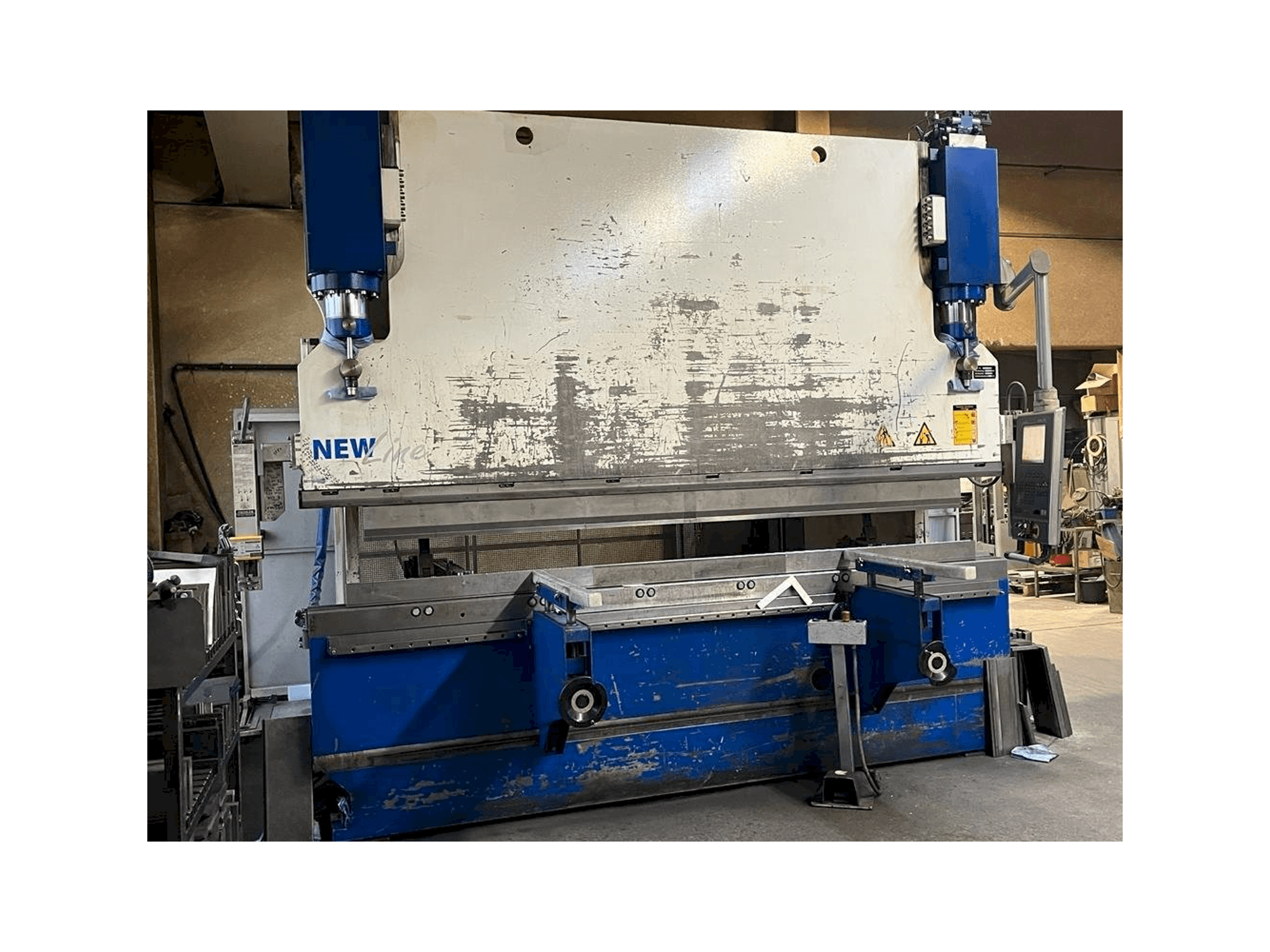 Vista frontale della macchina GWF MENGELE HB 175-30/35