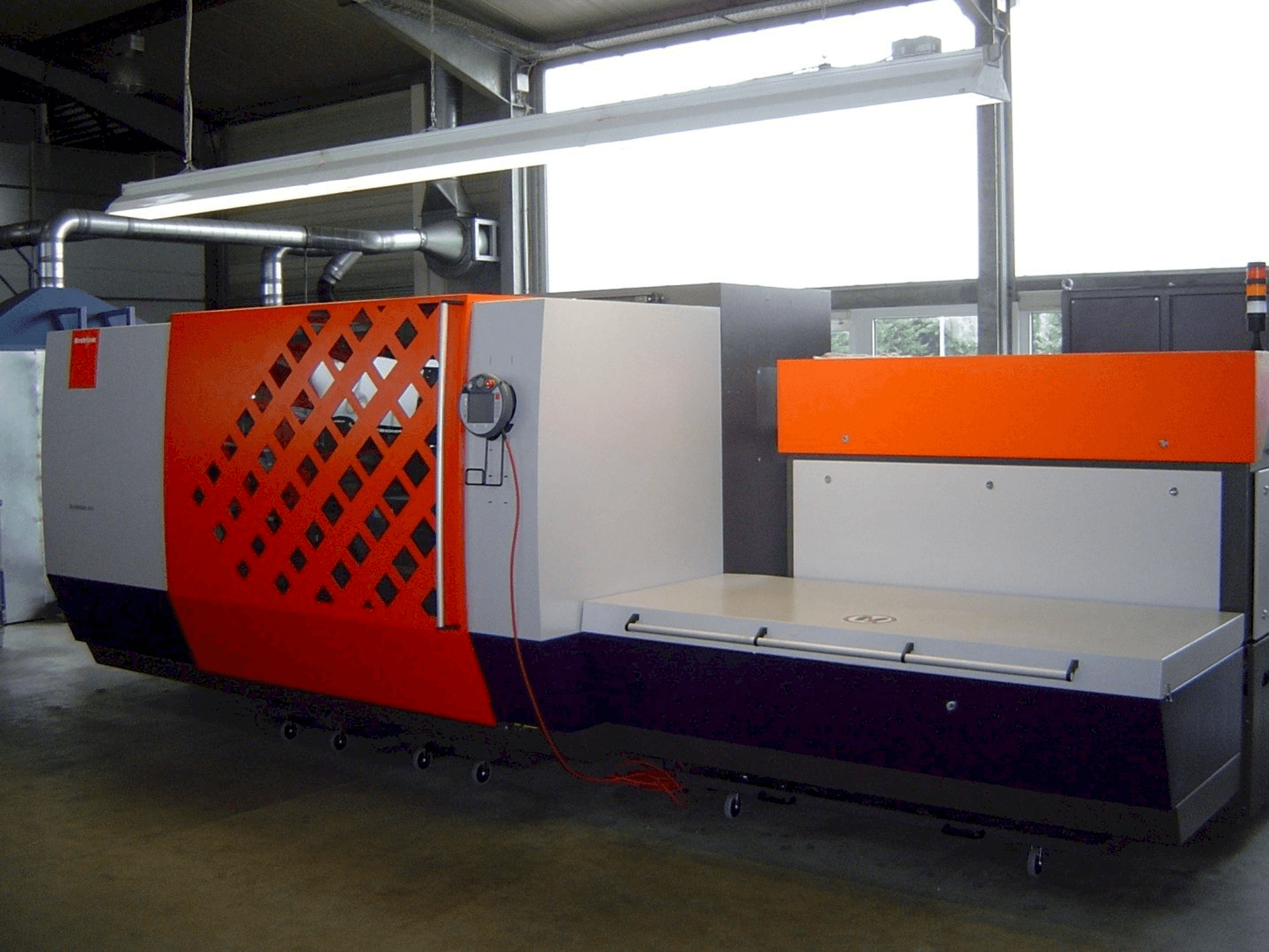 Vista frontale della macchina Bystronic ByVention 3015