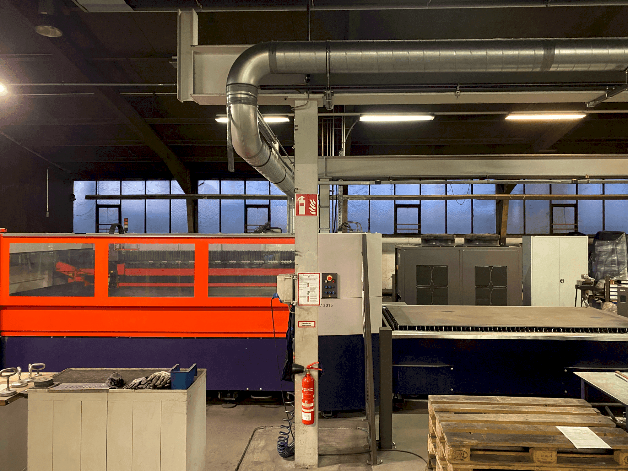 Vista frontale della macchina Bystronic Bystar 3015/4400