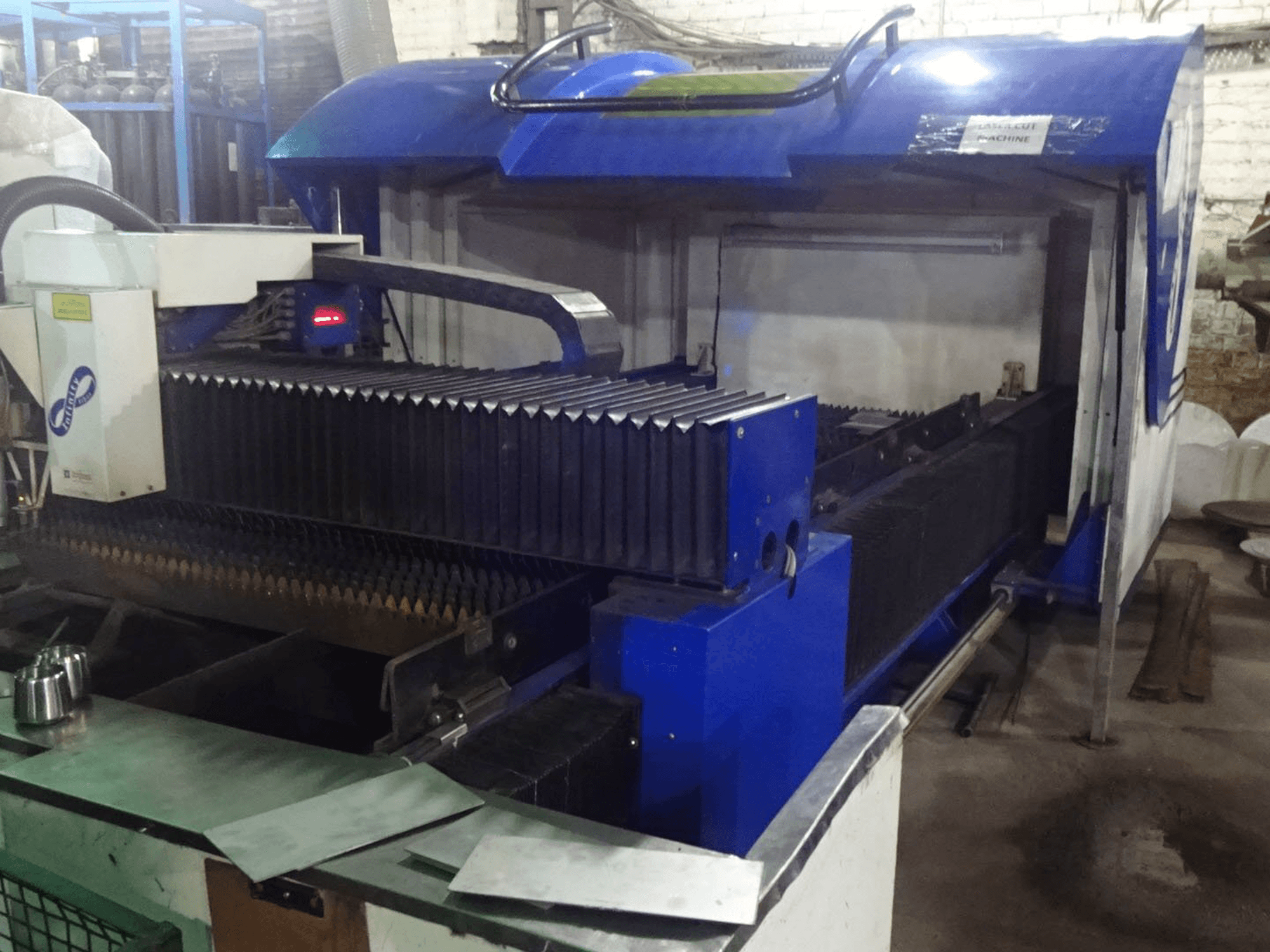 Vista frontale della macchina Sahajanand FA 428