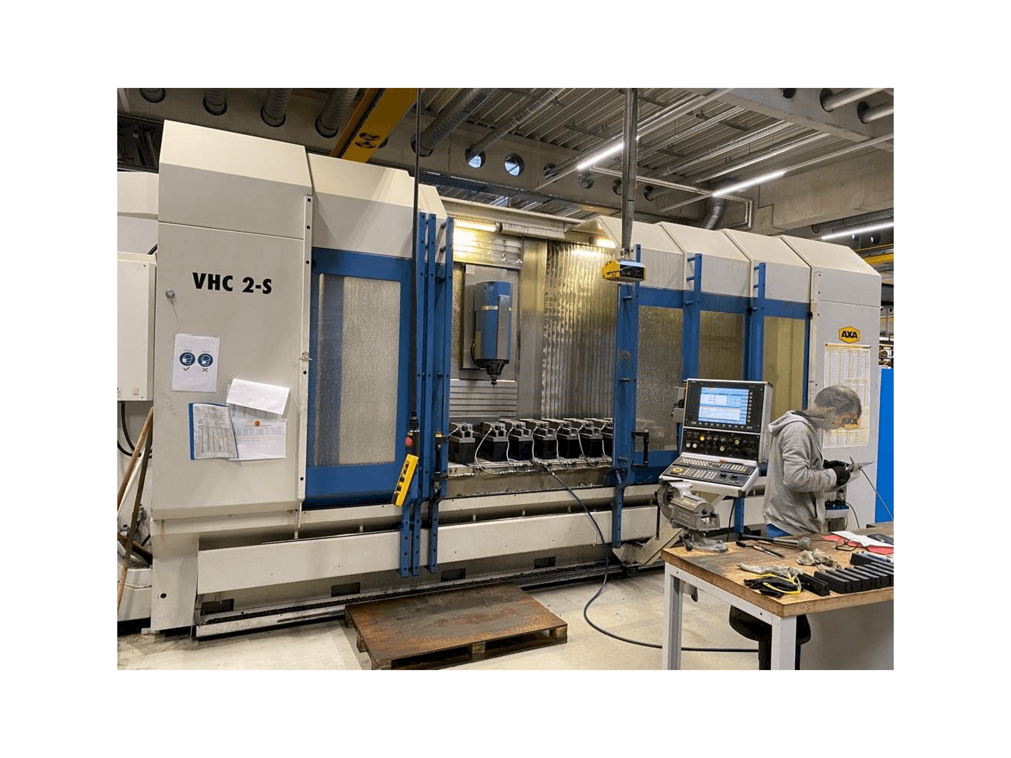 Vista frontale della macchina AXA VHC 2-3500 S