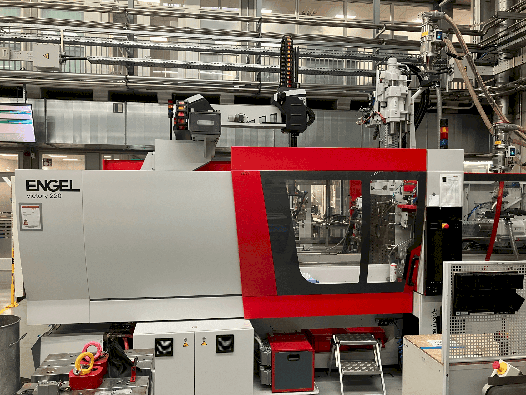 Vista frontale della macchina Engel victory 500H/200V/220 combi