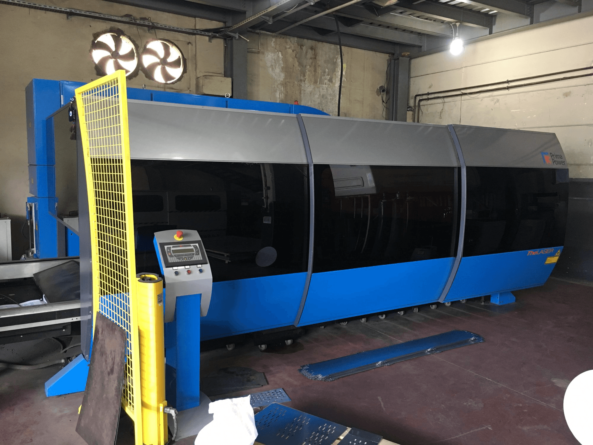 Vista lato sinistro della macchina Prima Power ZAPHIRO