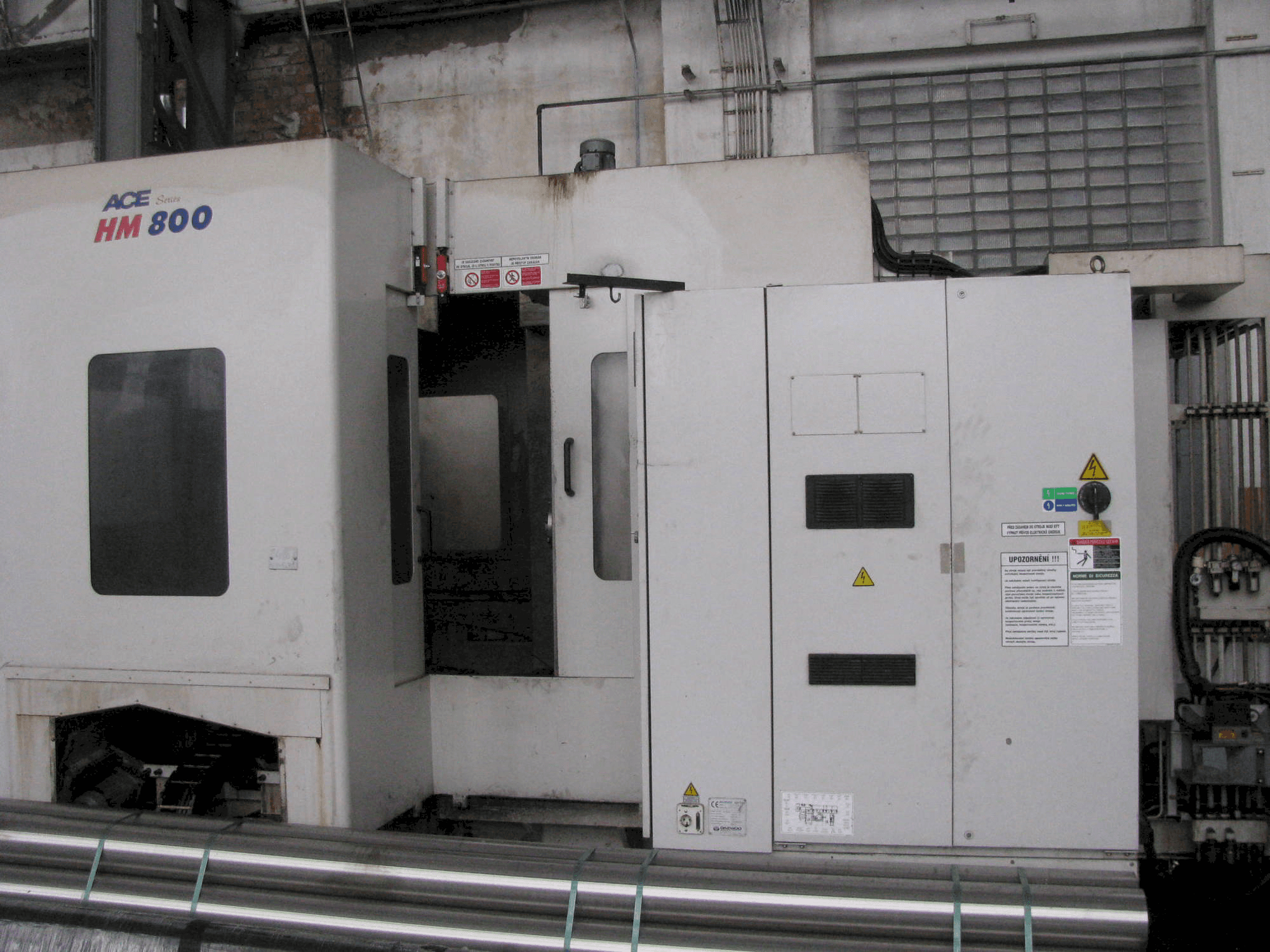 Vista frontale della macchina DAEWOO ACE-HM 800
