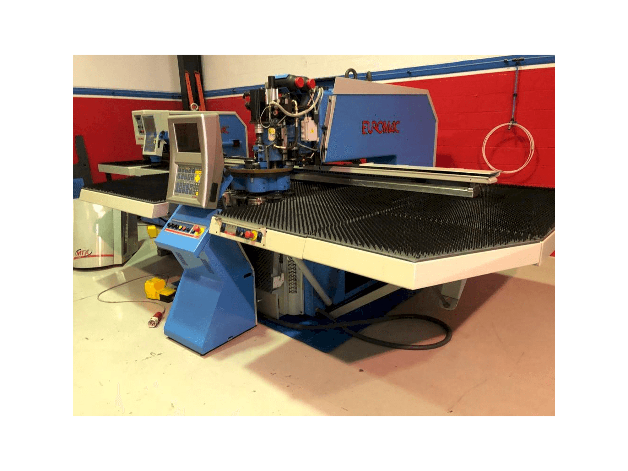 Vista frontale della macchina Euromac MTX 1250-30-2000 AI