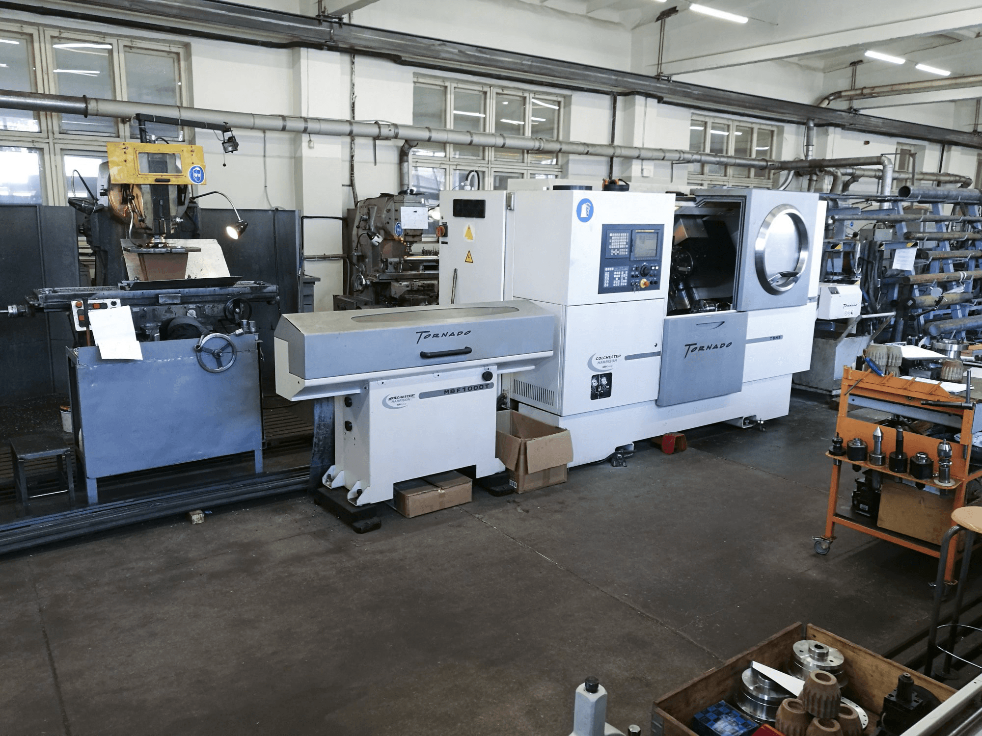 Vista frontale 2 della macchina Colchester TORNADO T8MS