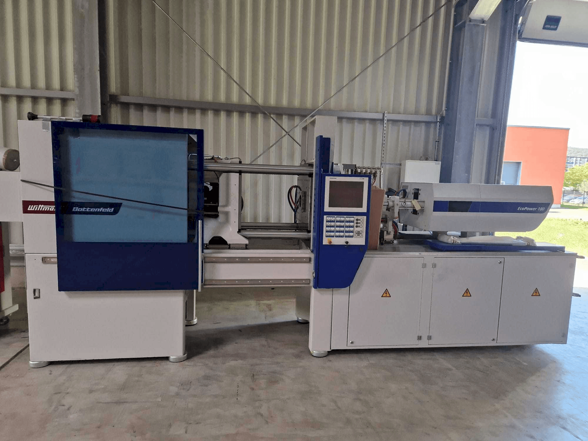 Vista frontale della macchina Battenfeld EcoPower180