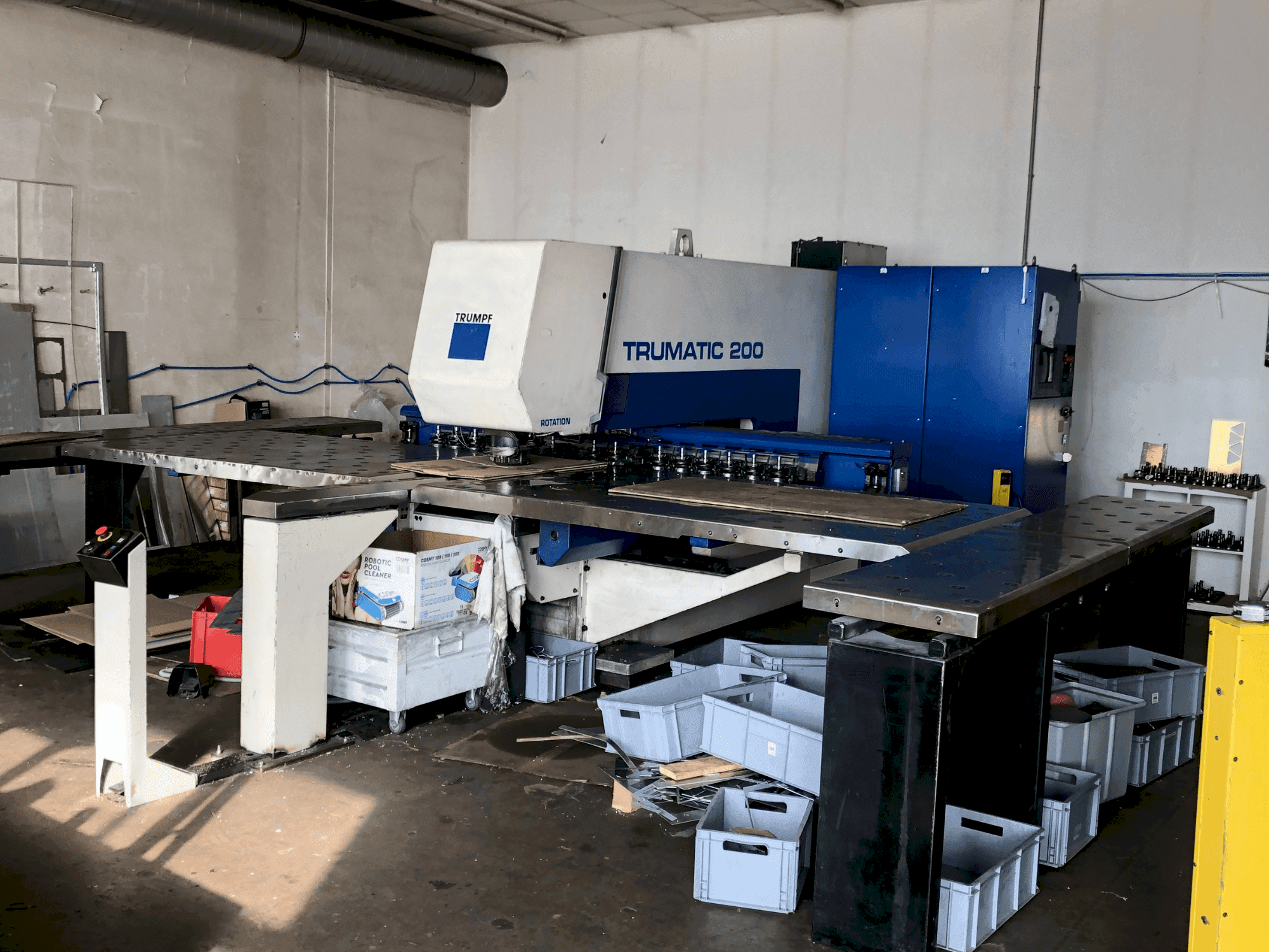 Vista frontale della macchina TRUMPF Trumatic TC200R