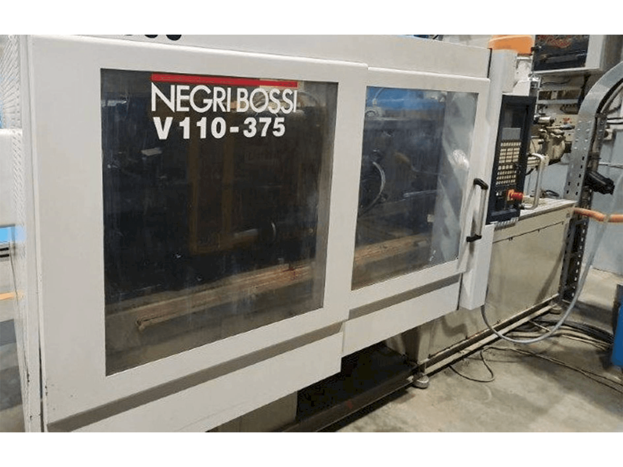 Vista frontale della macchina Negri Bossi V110-375