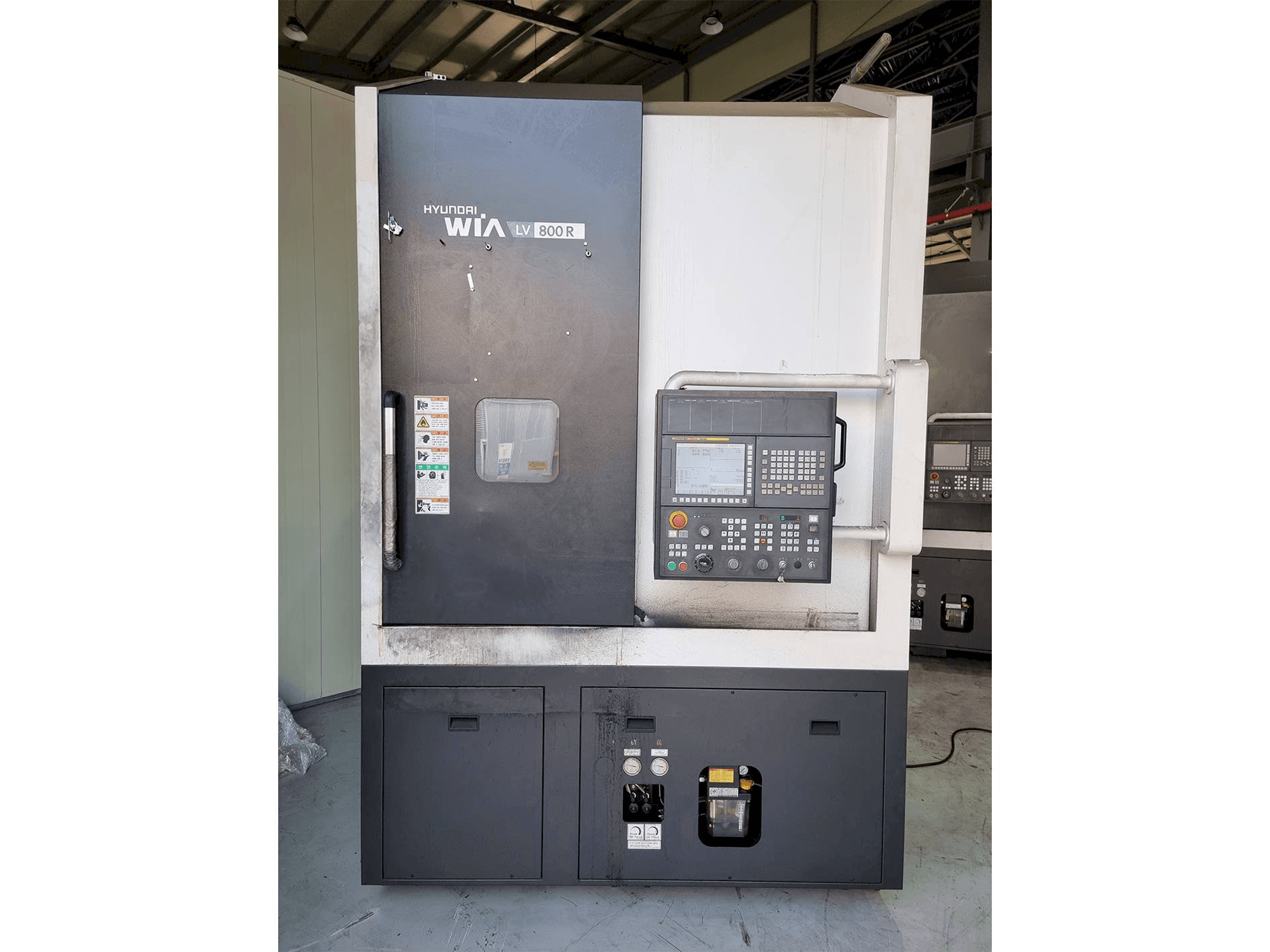 Vista frontale della macchina Hyundai Wia LV800R