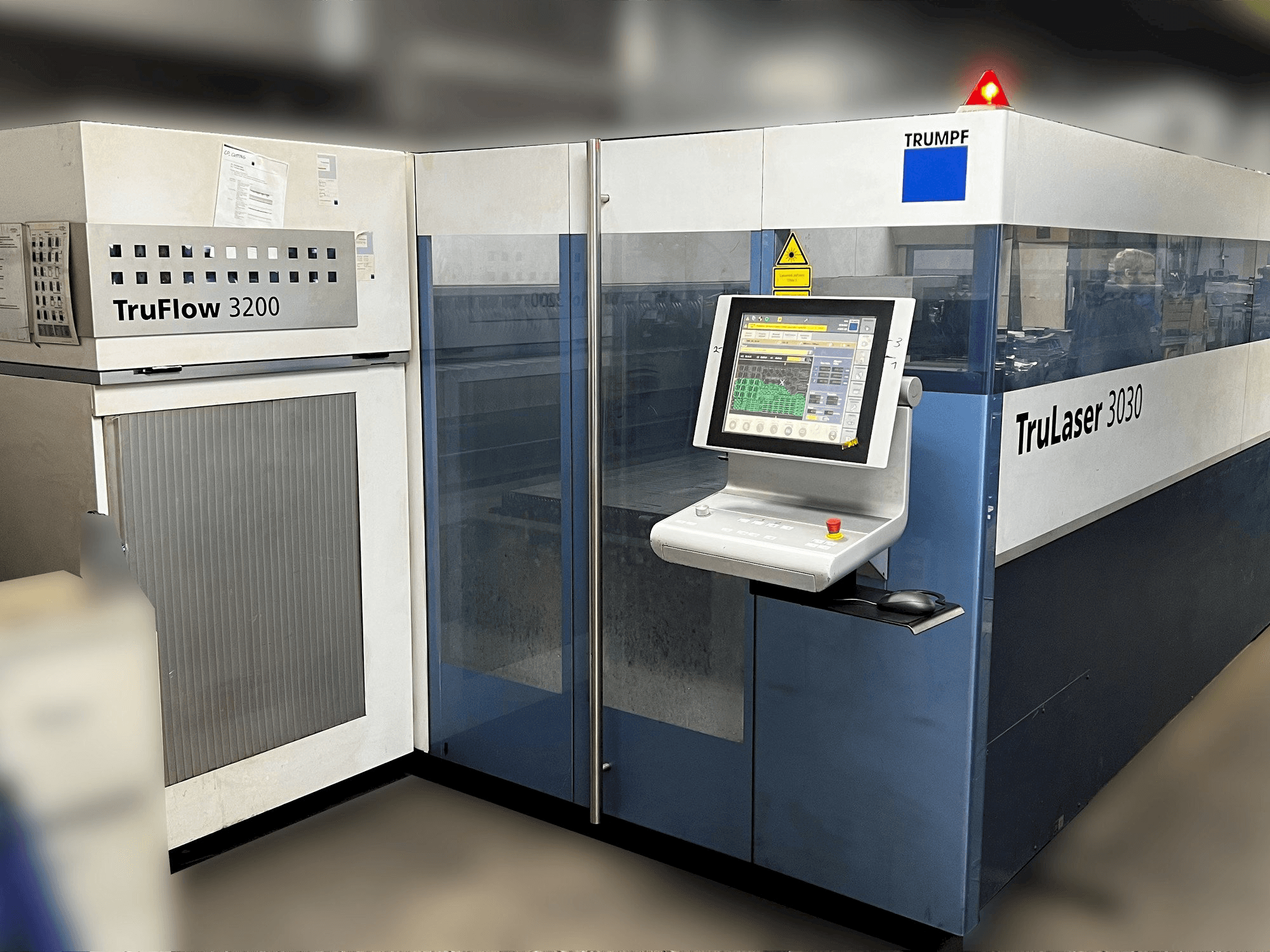 Vista frontale della macchina Trumpf Trulaser 3030
