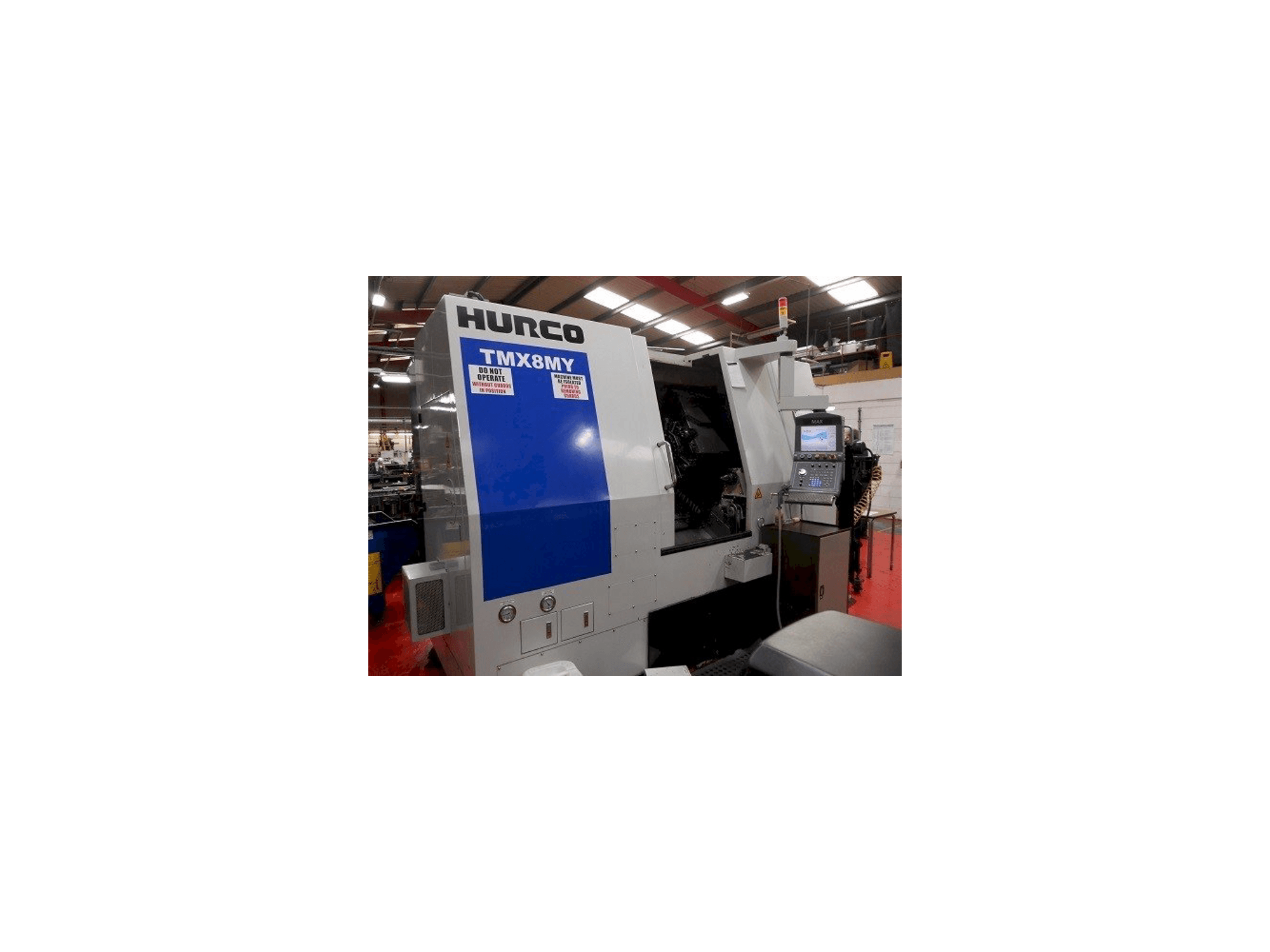 Vista frontale della macchina Hurco TMX 8MY