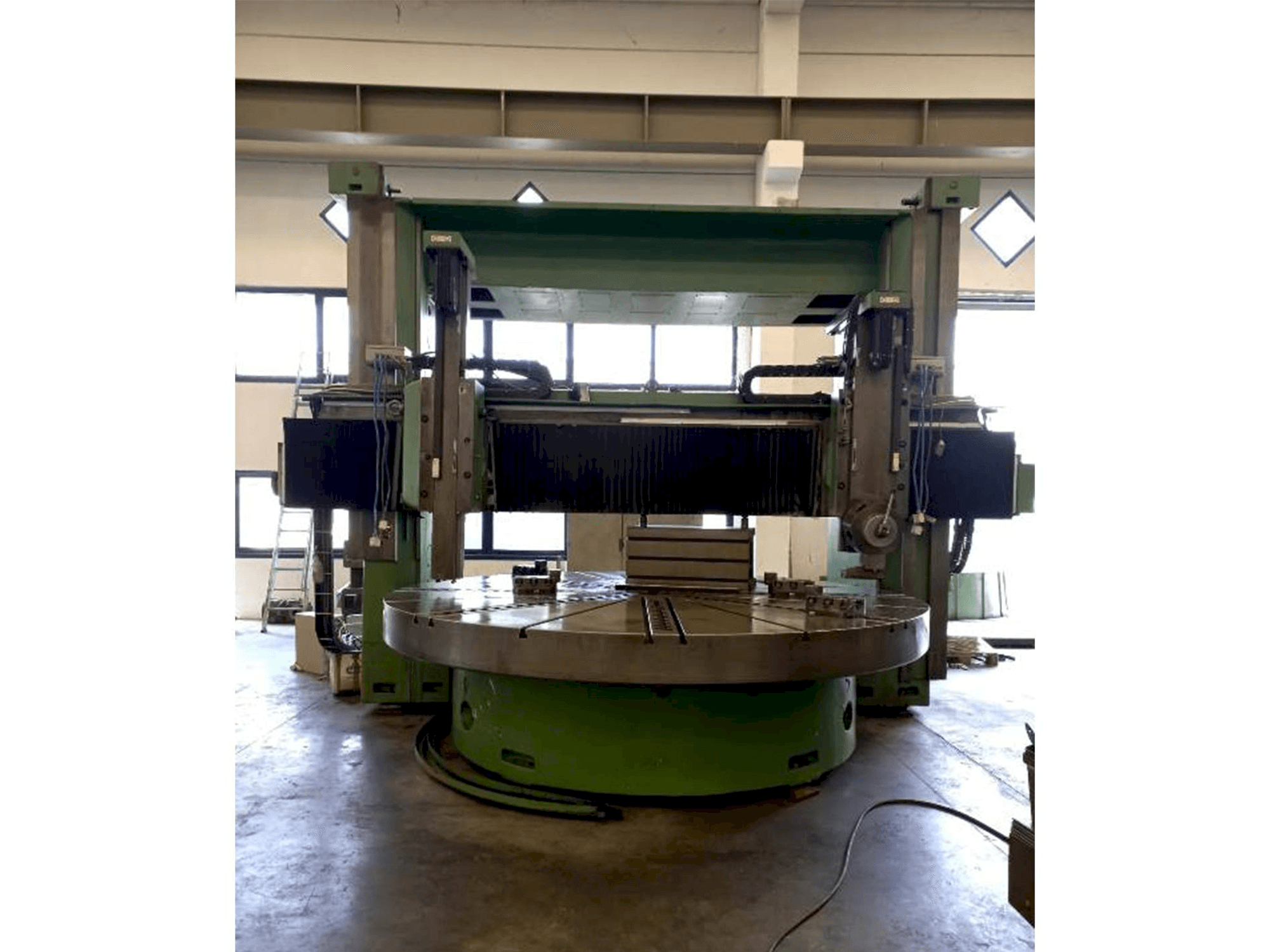 Vista frontale della macchina Titan SC 43 ECS 1400