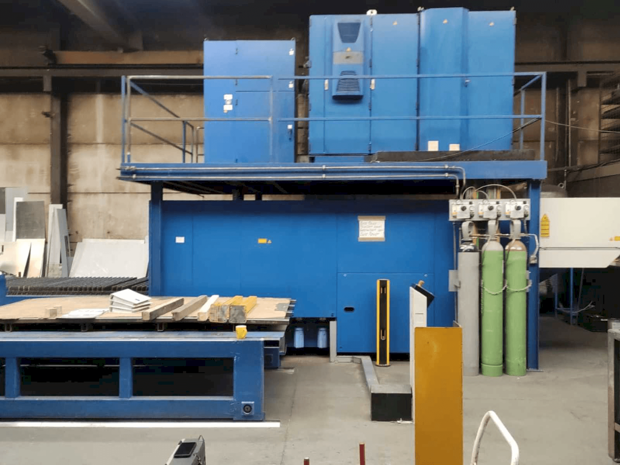 Vista frontale della macchina Trumpf Trulaser 3030