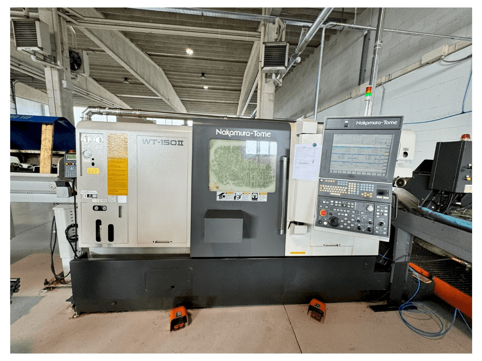Vista frontale della macchina NAKAMURA WT 150 II