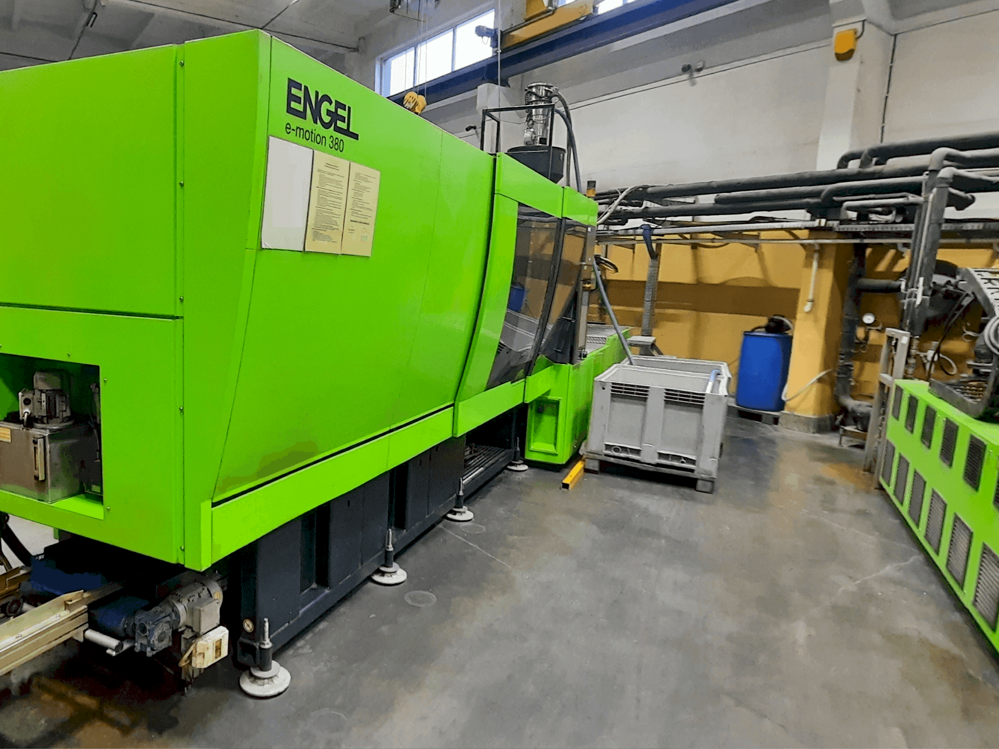 Vista frontale della macchina Engel e-motion 2440/380 T