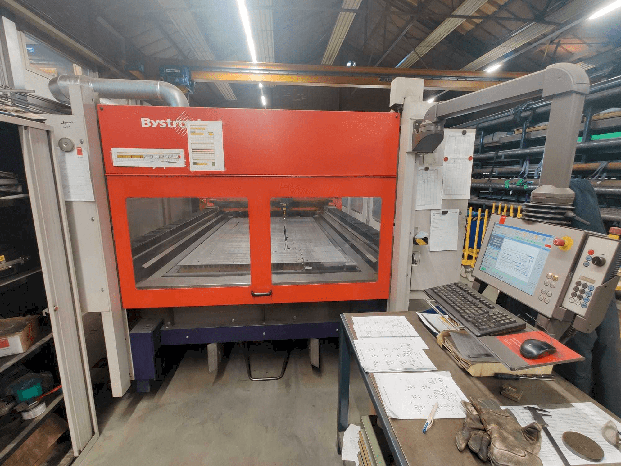 Vista frontale della macchina Bystronic Bysprint 3015