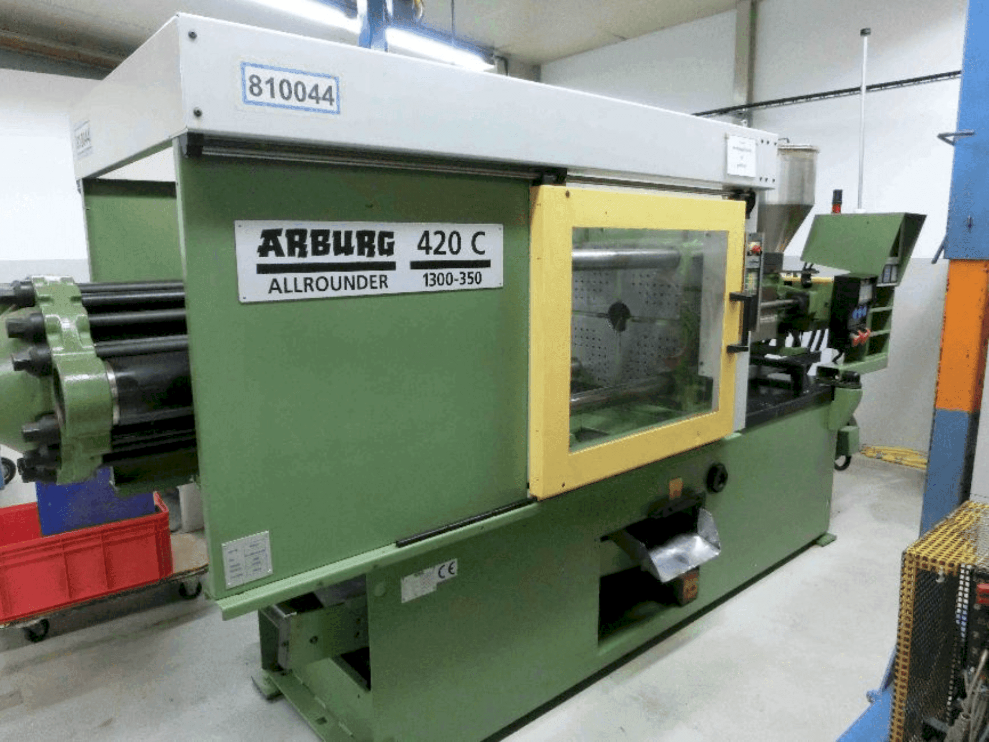 Vista frontale della macchina Arburg Allrounder 420C 1300-350
