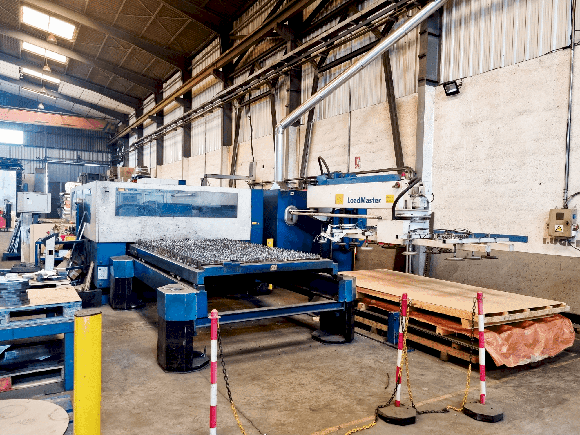 Vista frontale della macchina TRUMPF Trumatic 3050