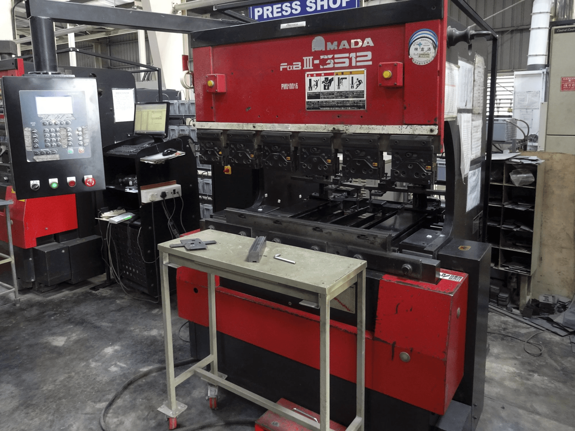 Vista lato destro della macchina AMADA FBD 3512 LD