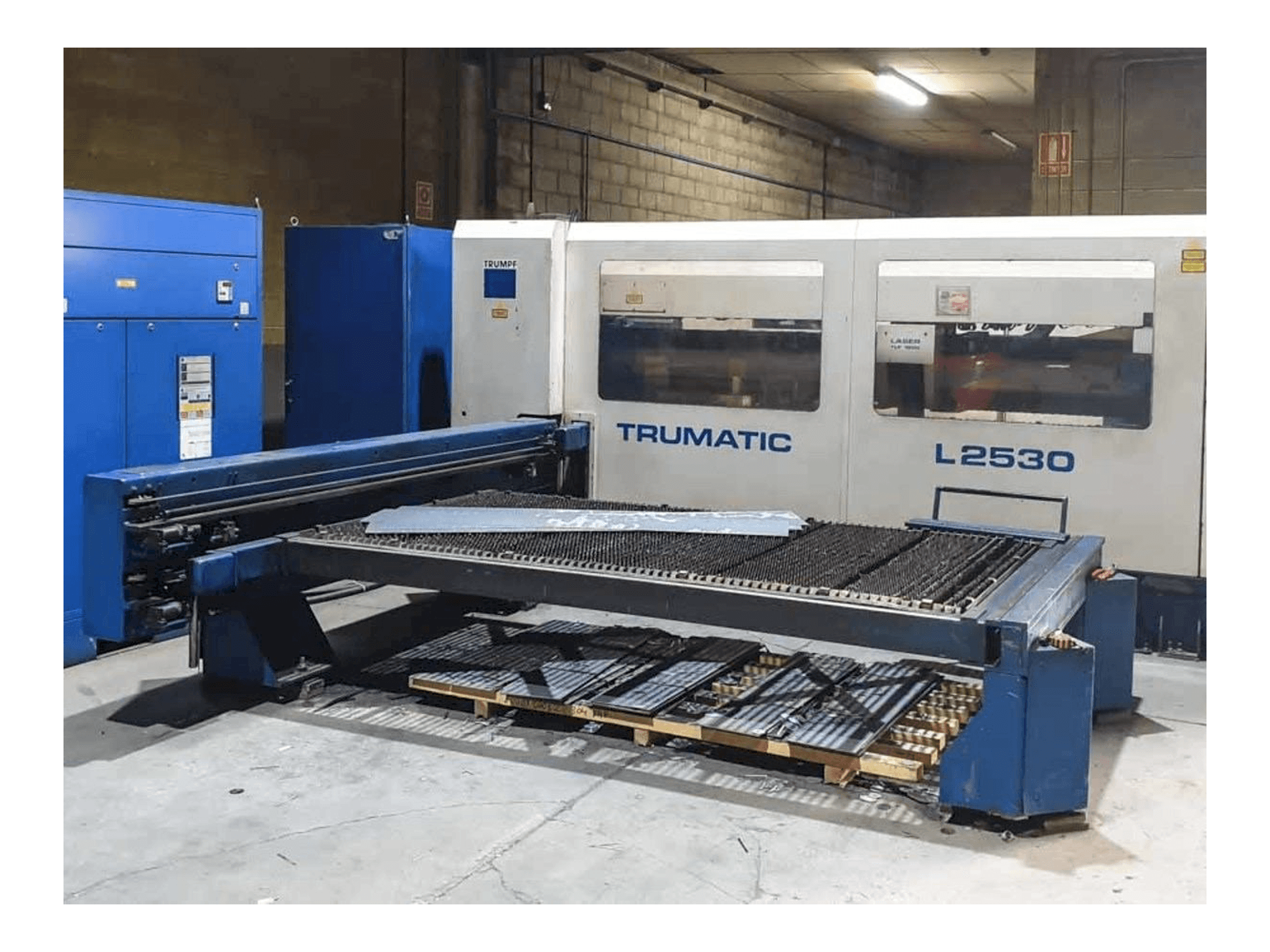 Vista frontale della macchina Trumpf Trumatic L2530