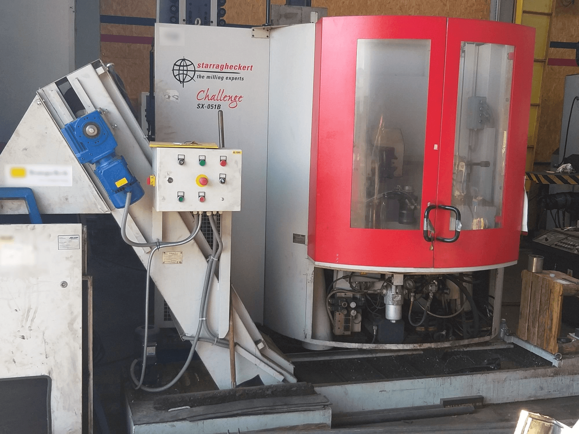 Vista frontale della macchina Starrag SX-051B