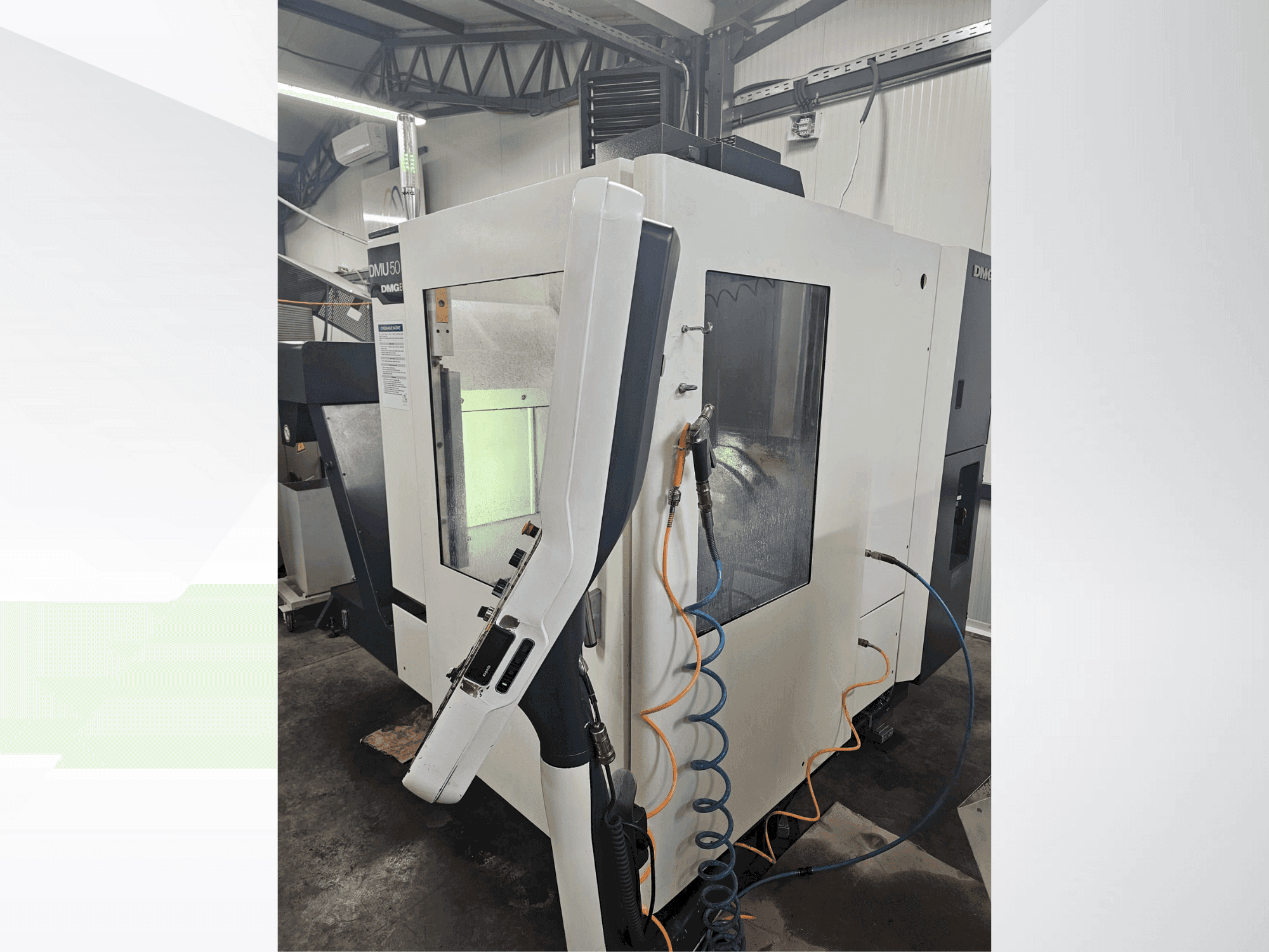 Vista frontale della macchina DMG DECKEL MAHO DMU 50 eco