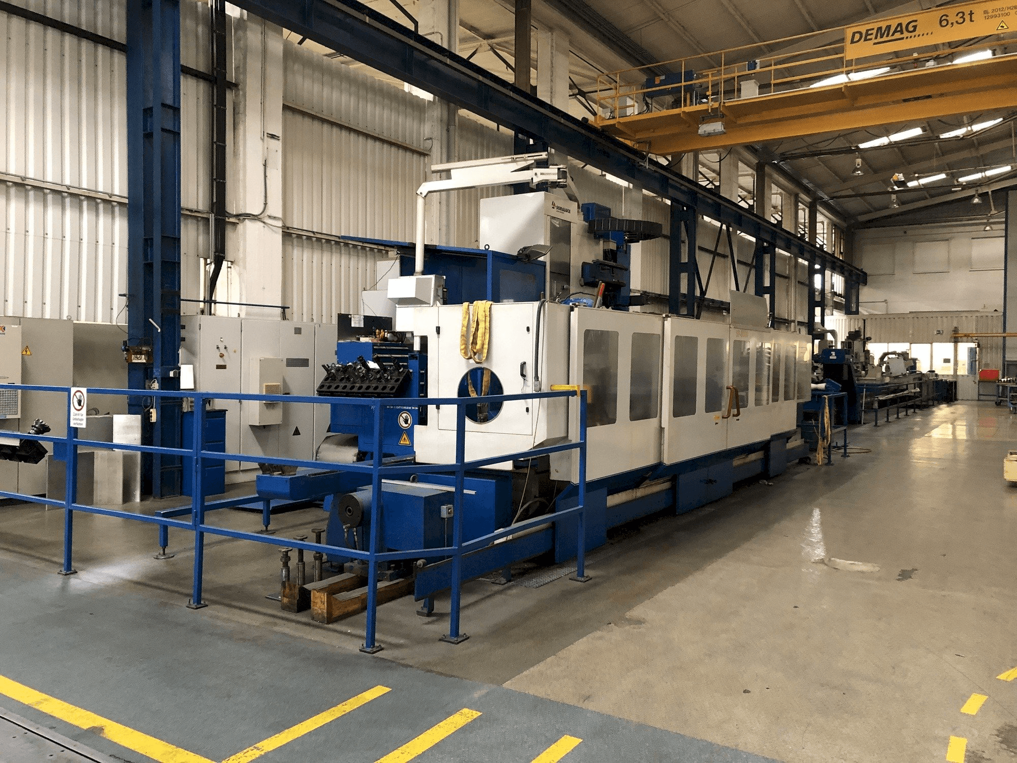 Vista frontale della macchina Soraluce SP-8000