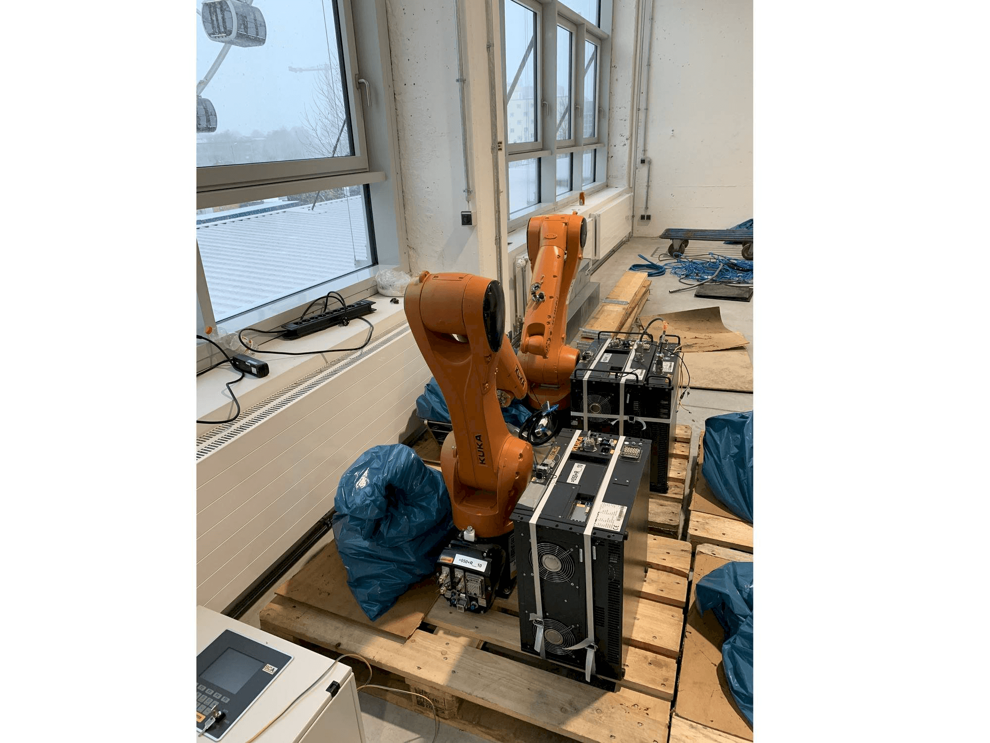 Vista frontale della macchina KUKA KR10 R1100