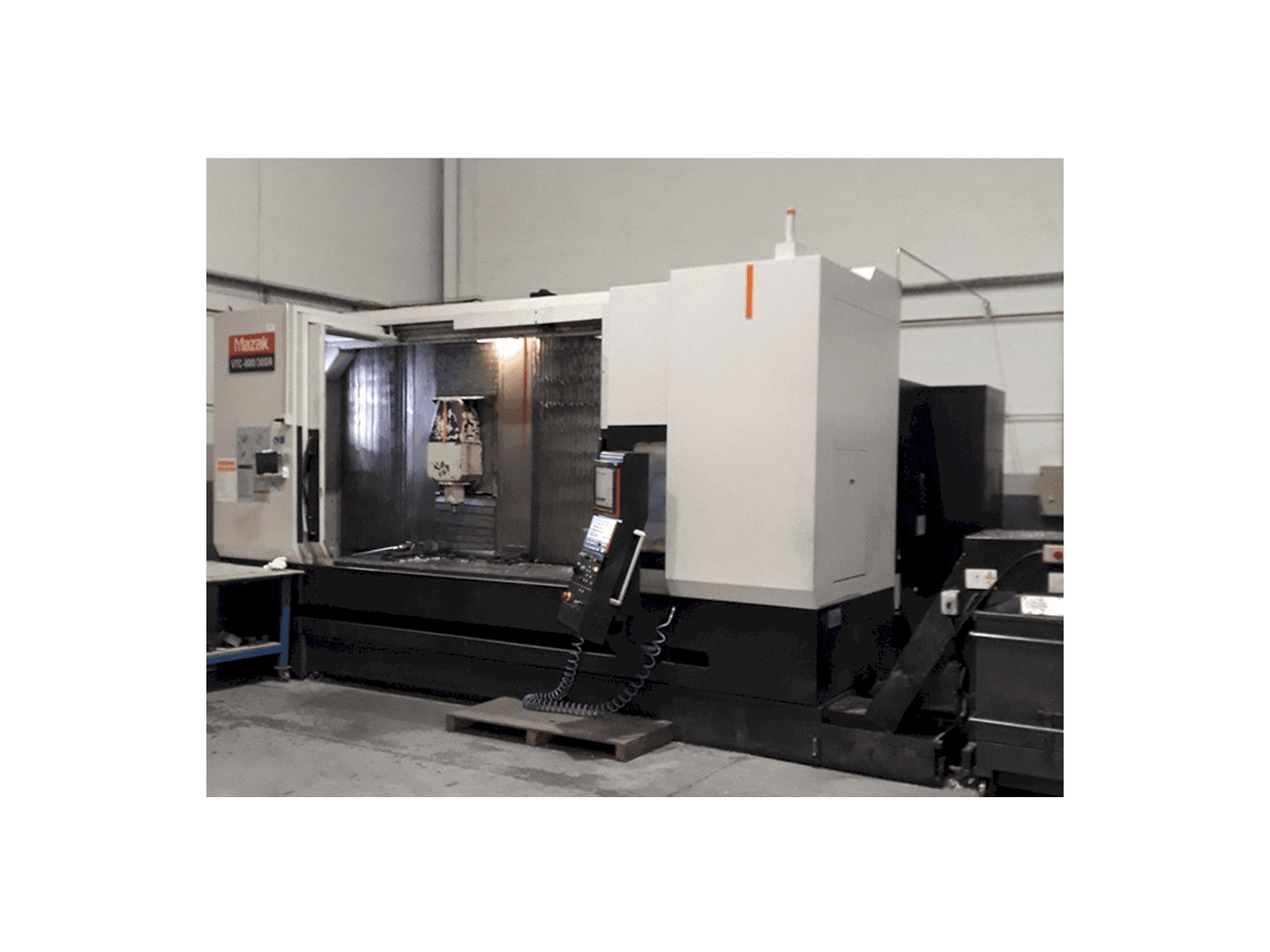 Vista frontale della macchina Mazak 800-30 SR