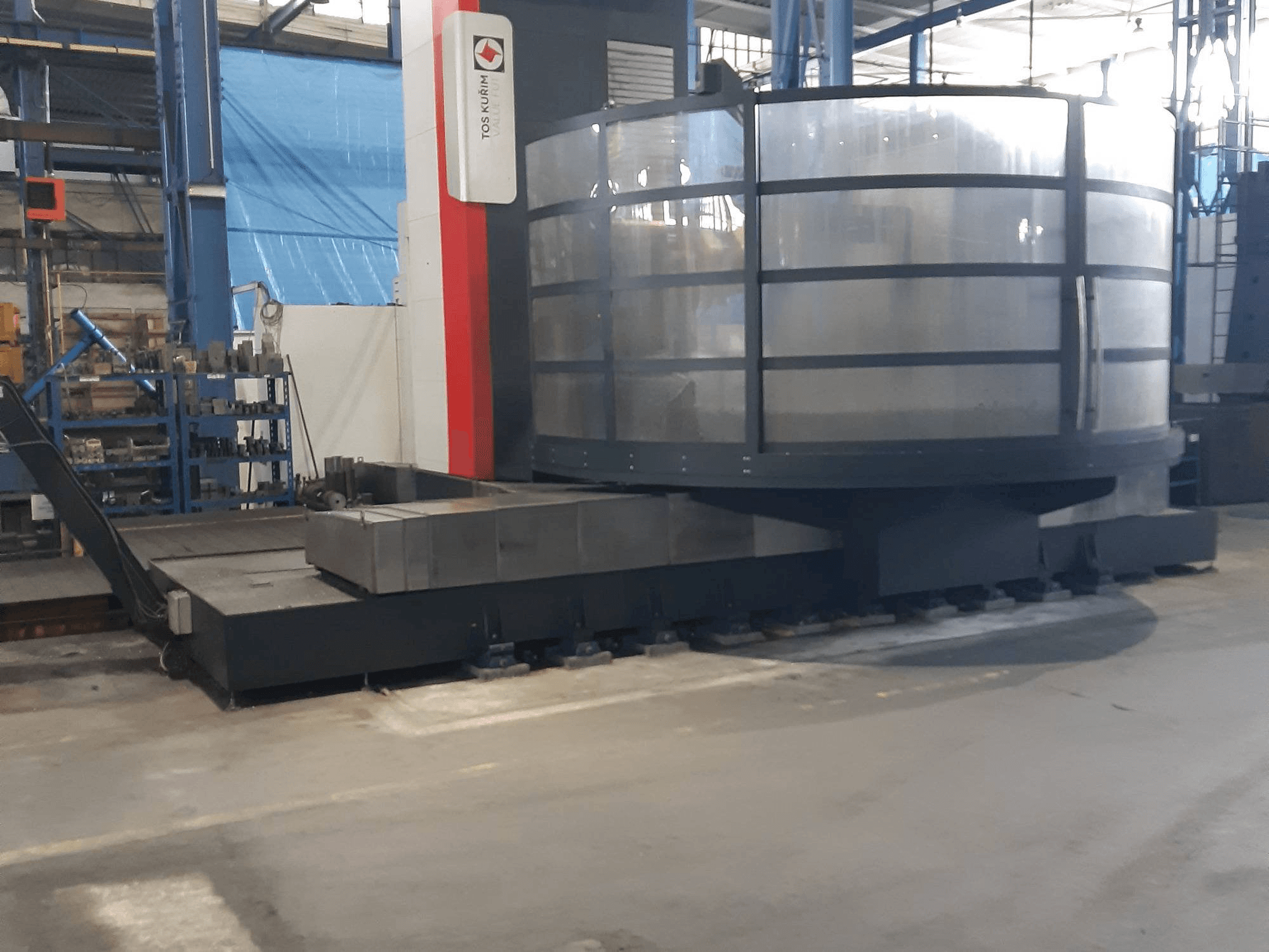 Vista frontale della macchina TOS Kurim FUT 150