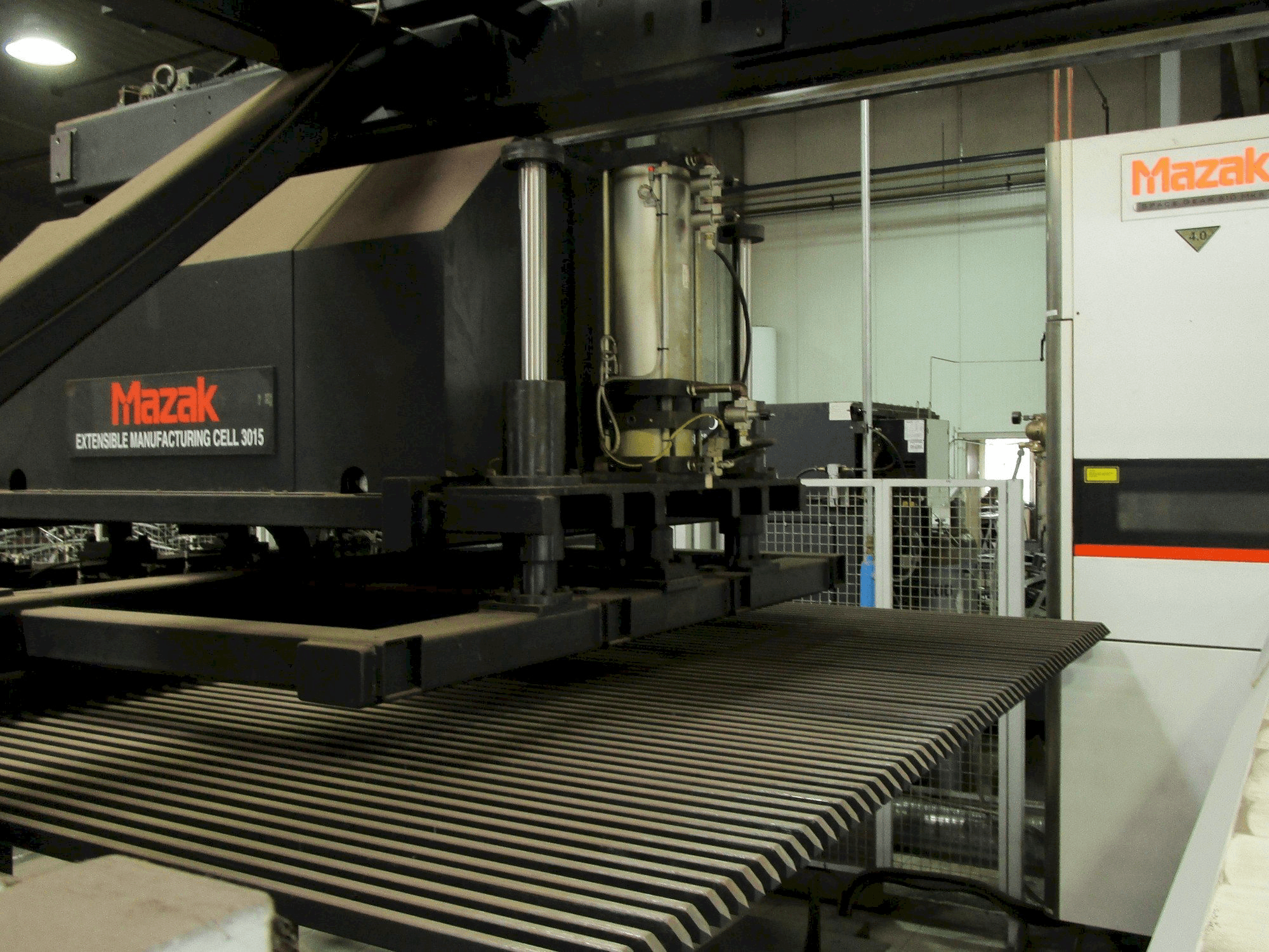 Vista frontale della macchina Mazak Space Gear 510 MKII 4kW