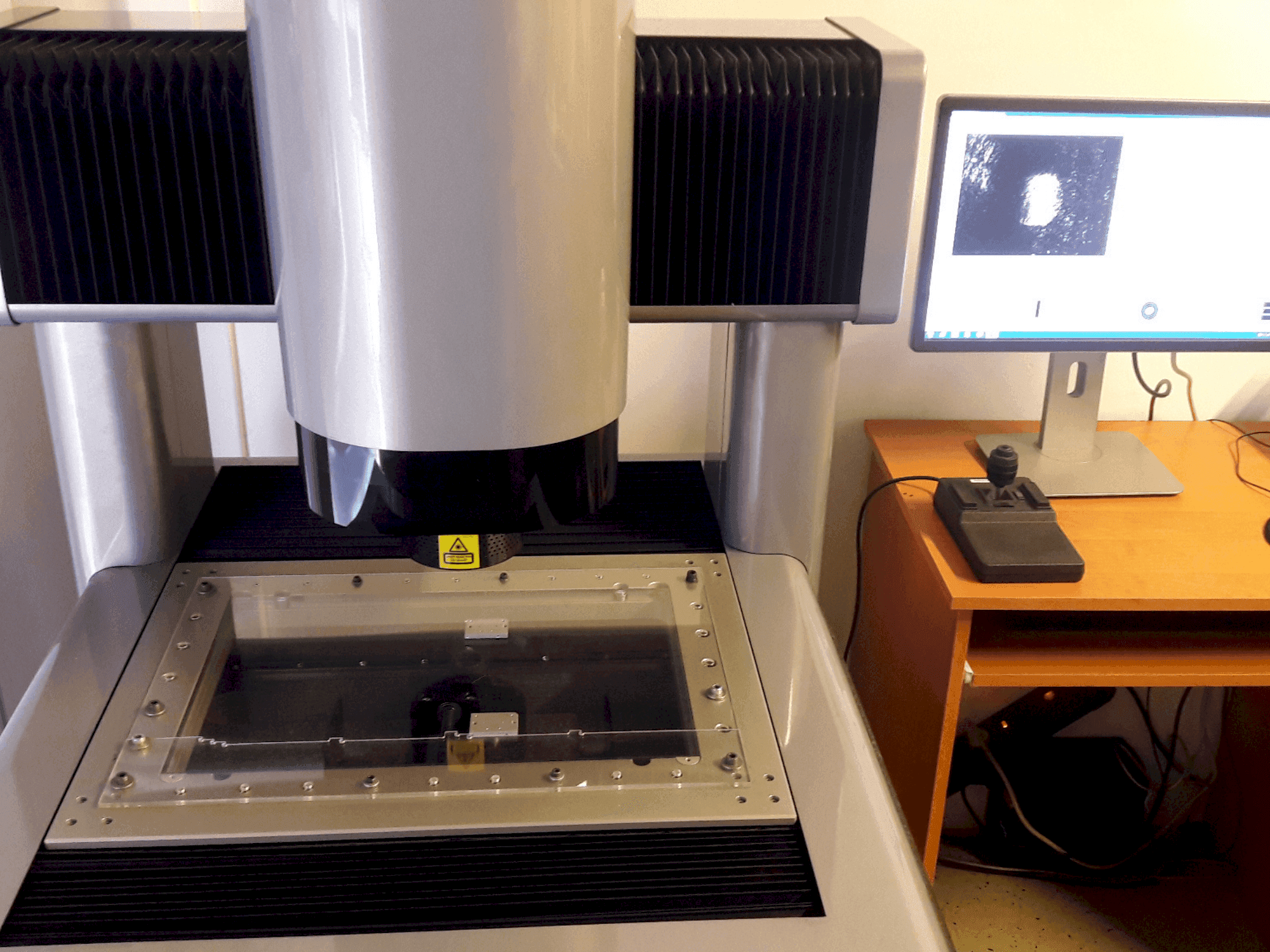 Vista frontale della macchina SCHUT DeMeet-400