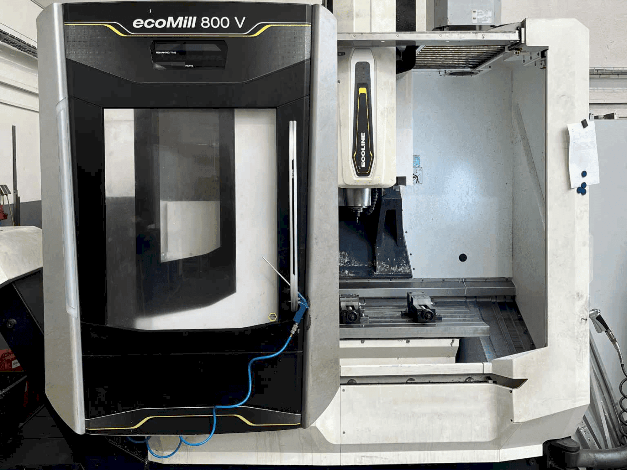 Vista frontale della macchina DMG ecoMill 800 V