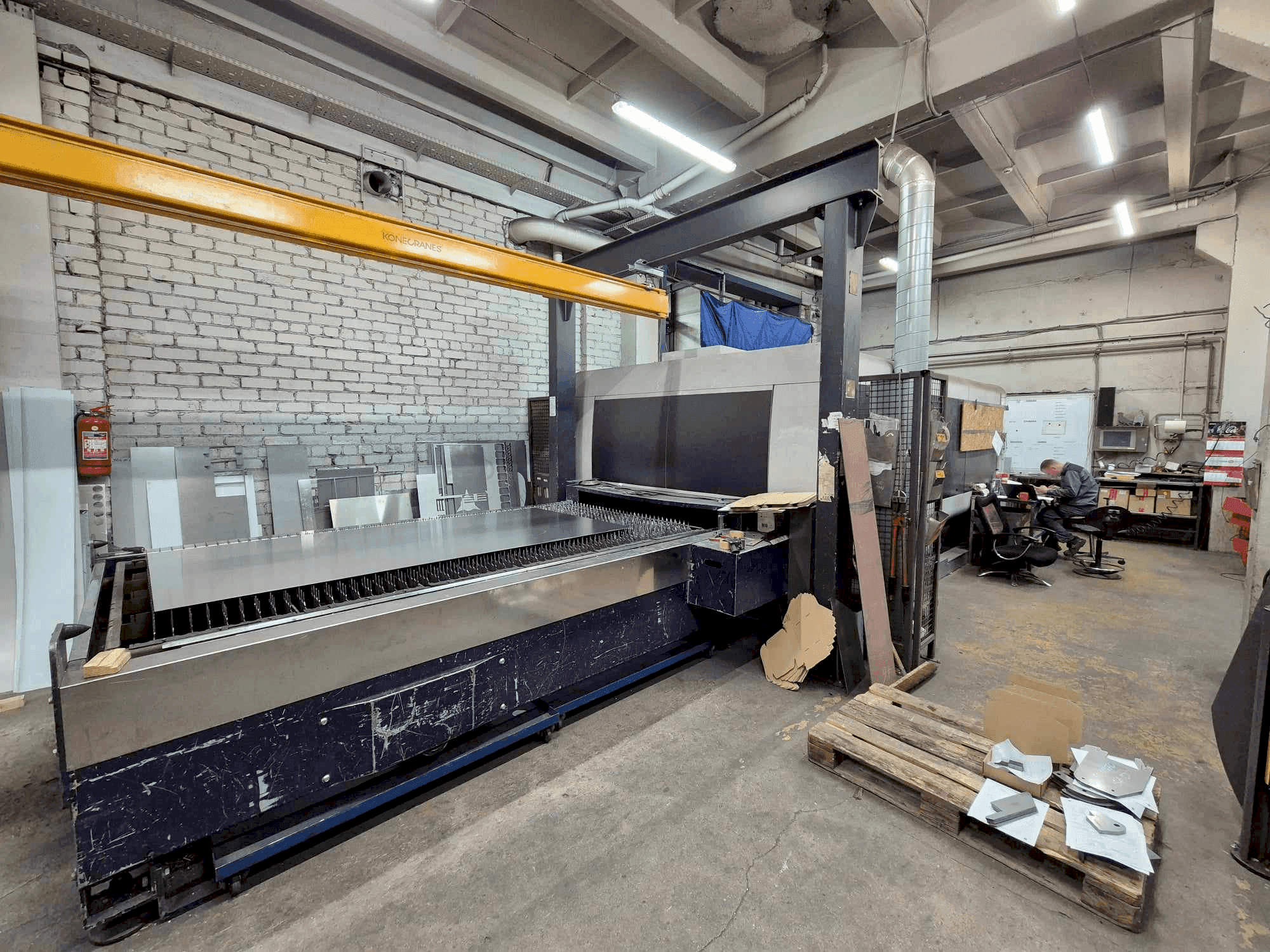 Vista frontale della macchina Bystronic BySprint Fiber 3015 (2012)